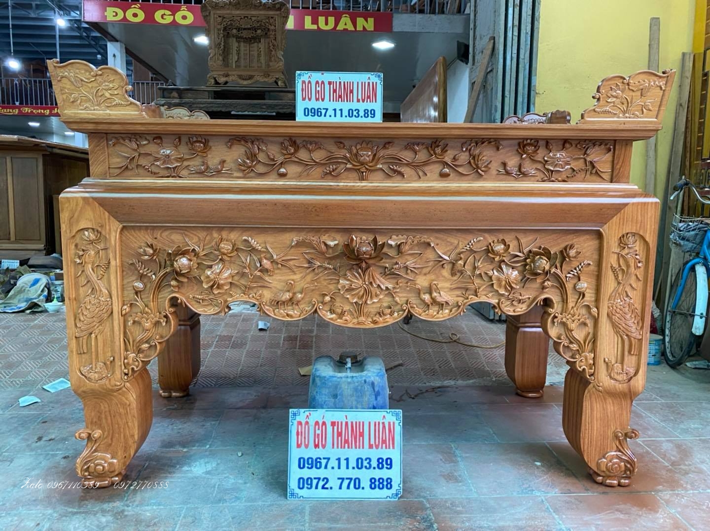 bàn thờ án Giang chân Hạc đục hoa sen 1m97-97-1m27 chân 20 .