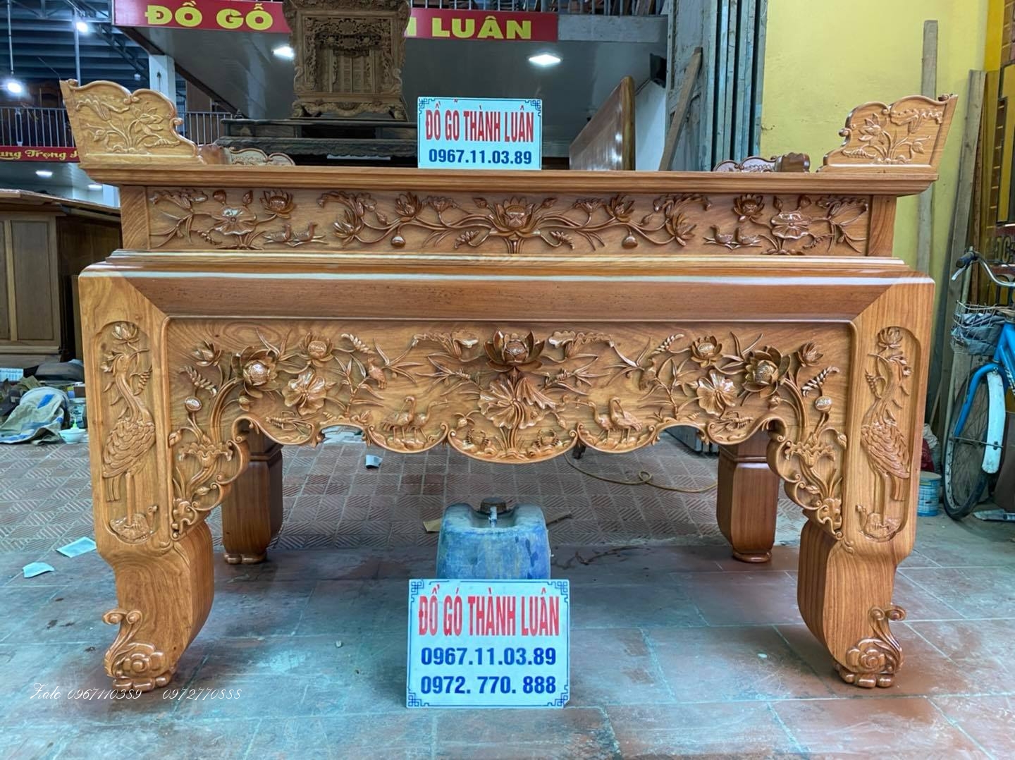 bàn thờ án Giang chân Hạc đục hoa sen 1m97-97-1m27 chân 20 .,;