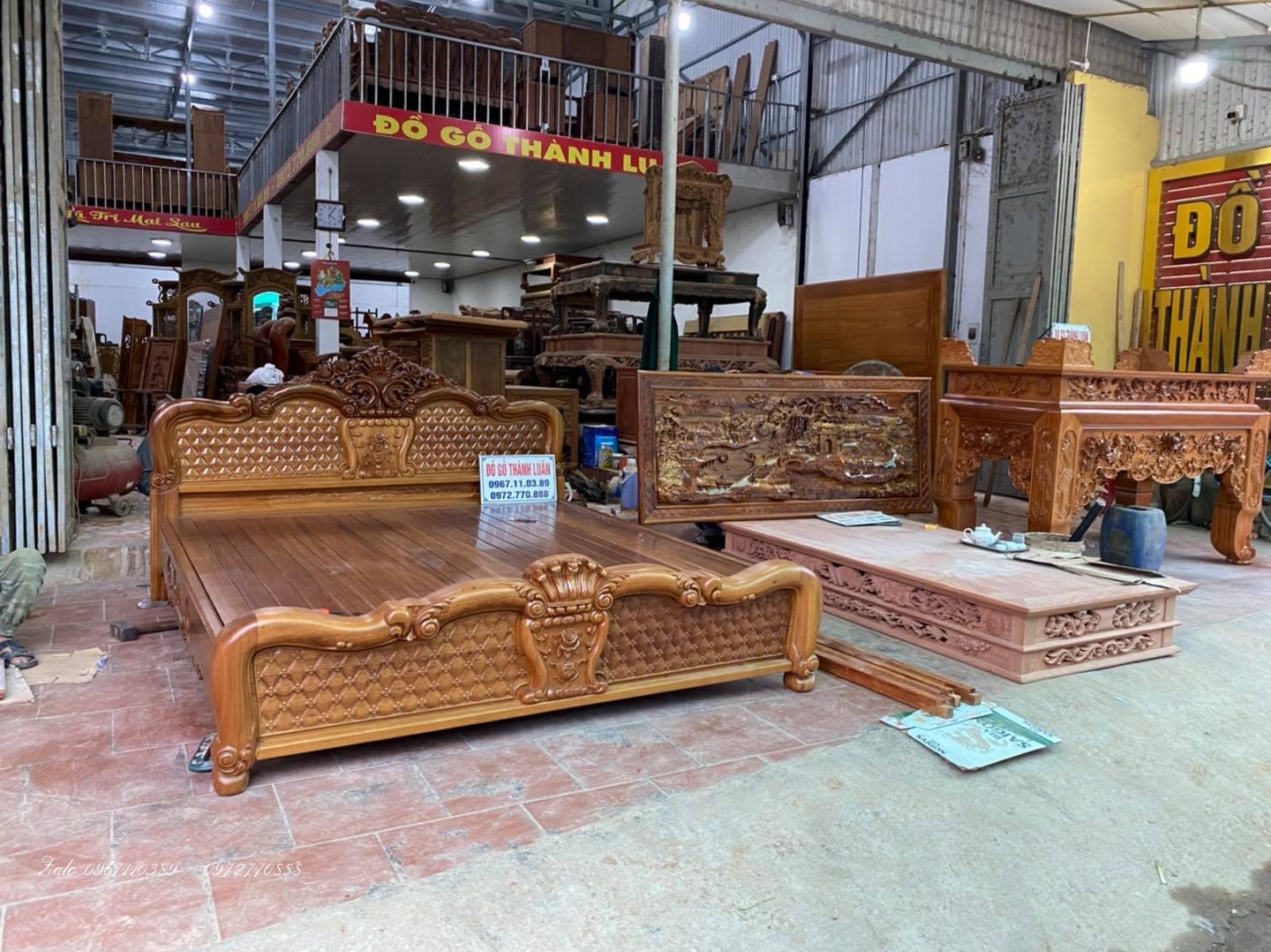 bàn thờ án Giang chân Hạc đục hoa sen 1m97-97-1m27 chân 20 .