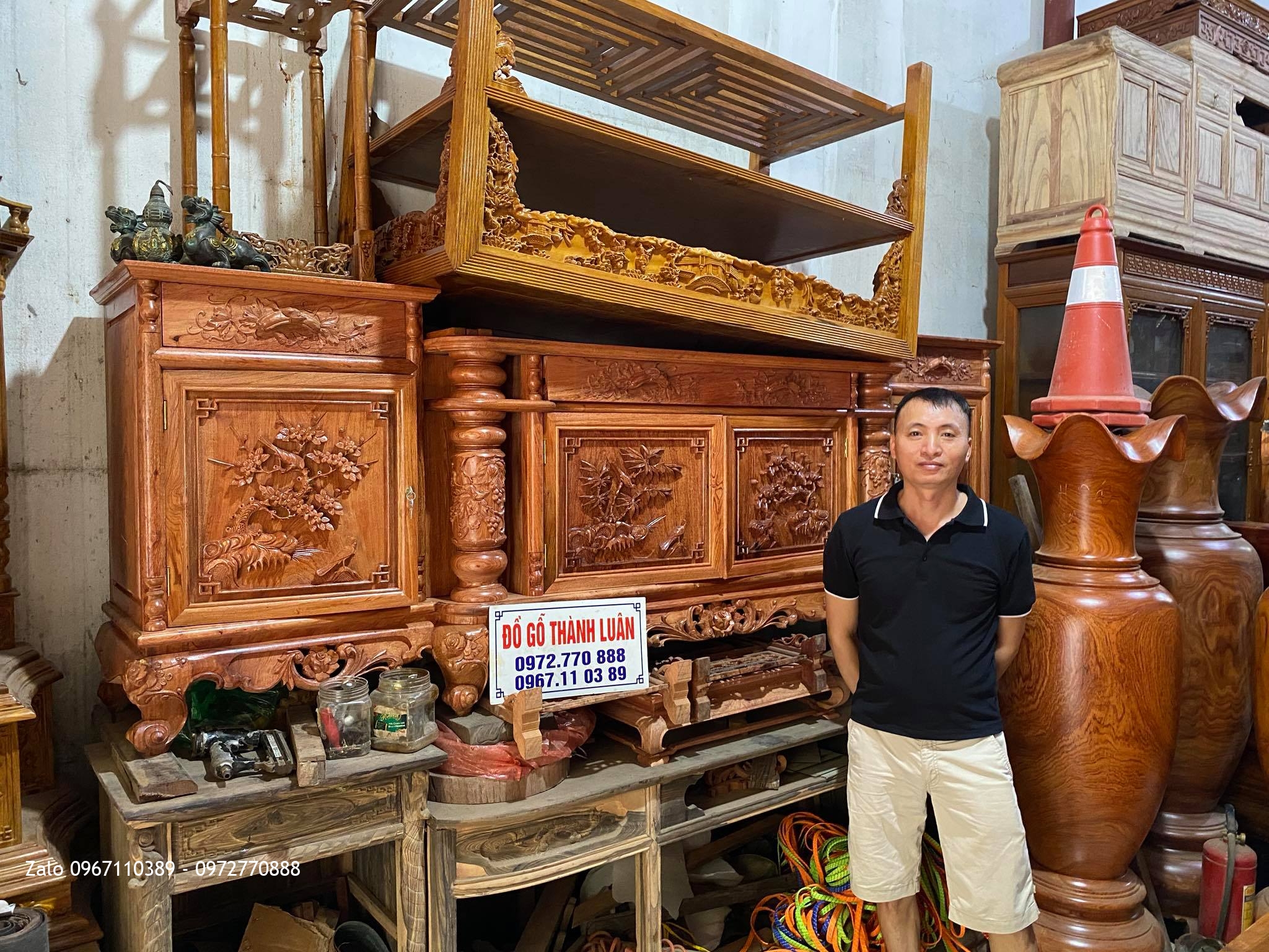 Kệ tivi gỗ hương đá cột nho 2m6