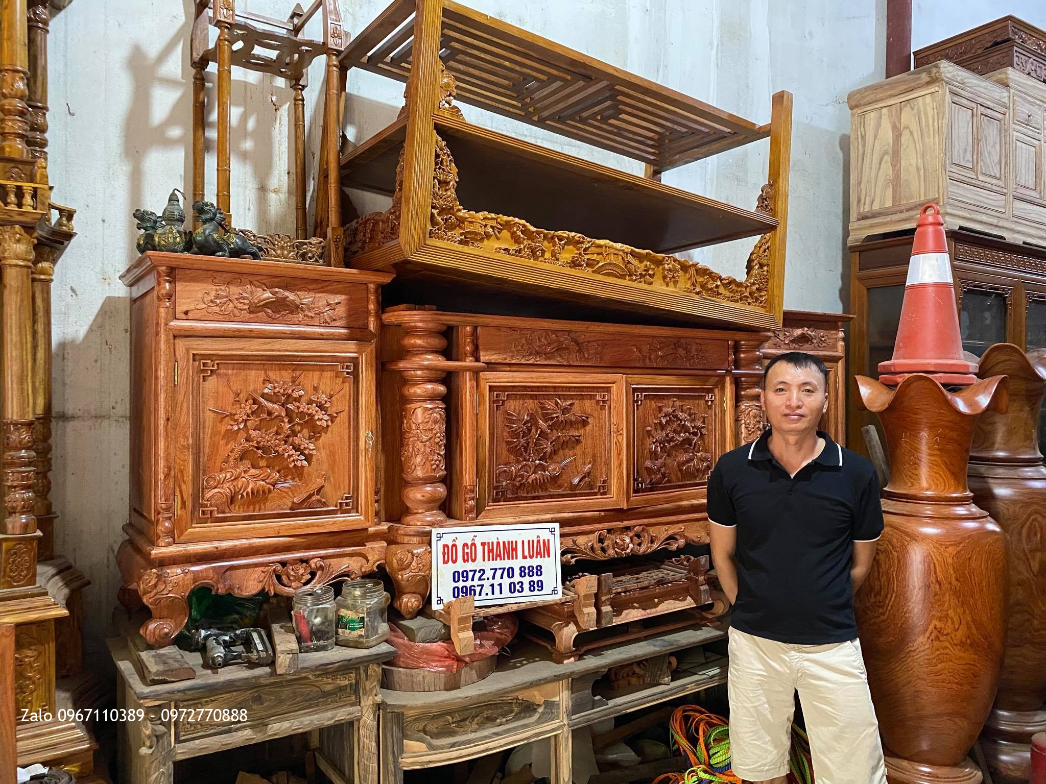 Kệ tivi gỗ hương đá cột nho 2m6