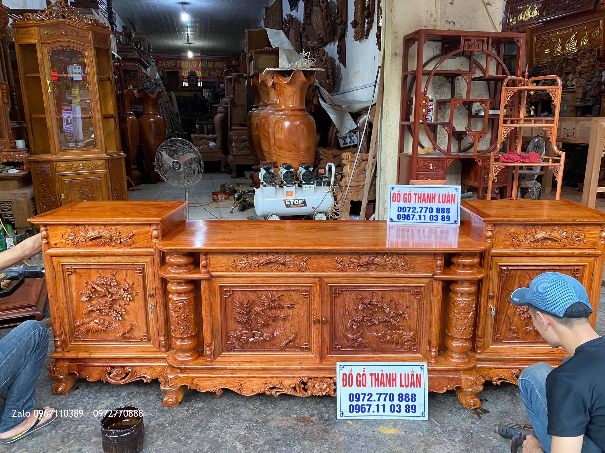 Kệ tivi gỗ hương đá cột nho 2m6,.