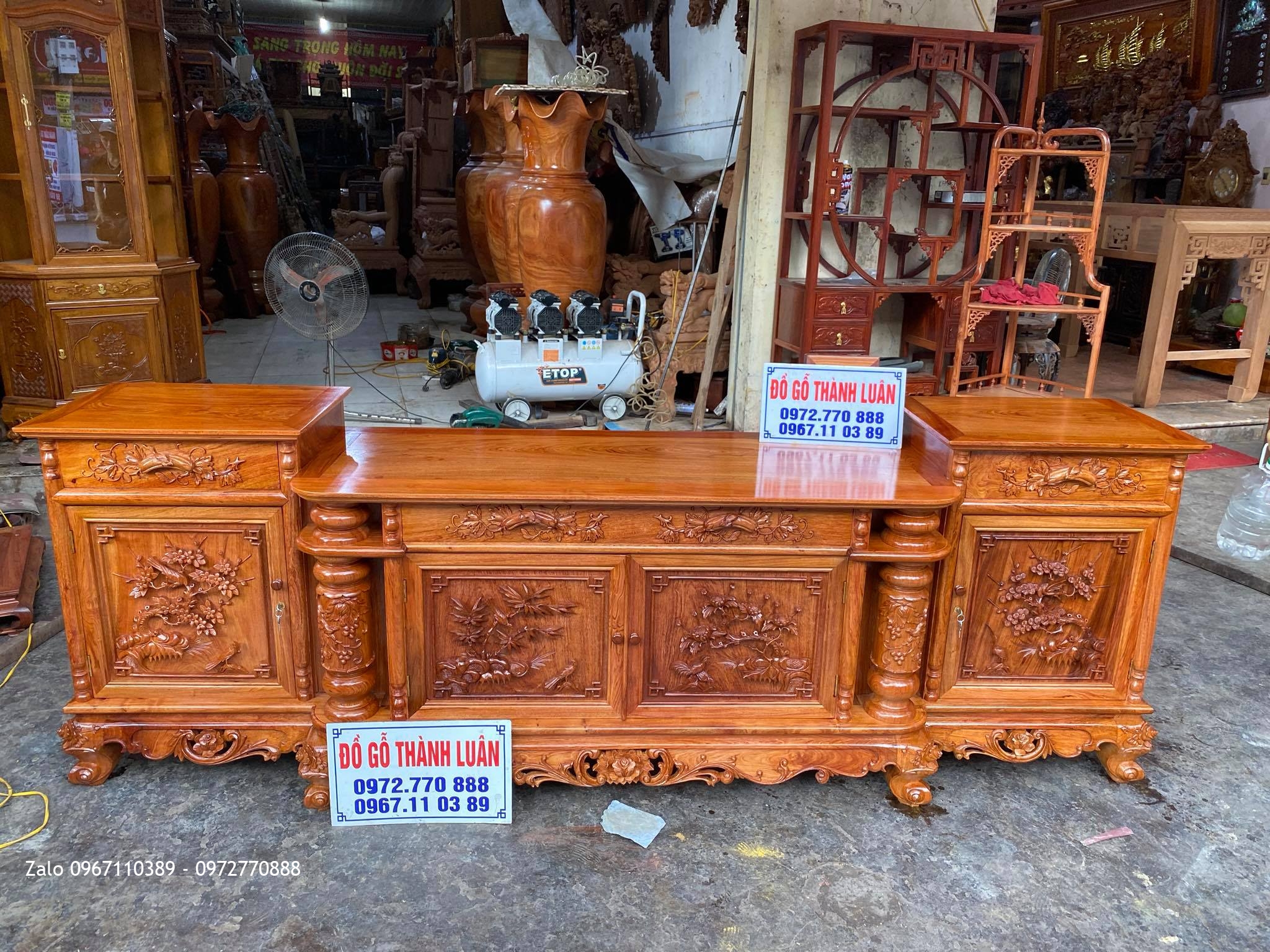 Kệ tivi gỗ hương đá cột nho 2m6.