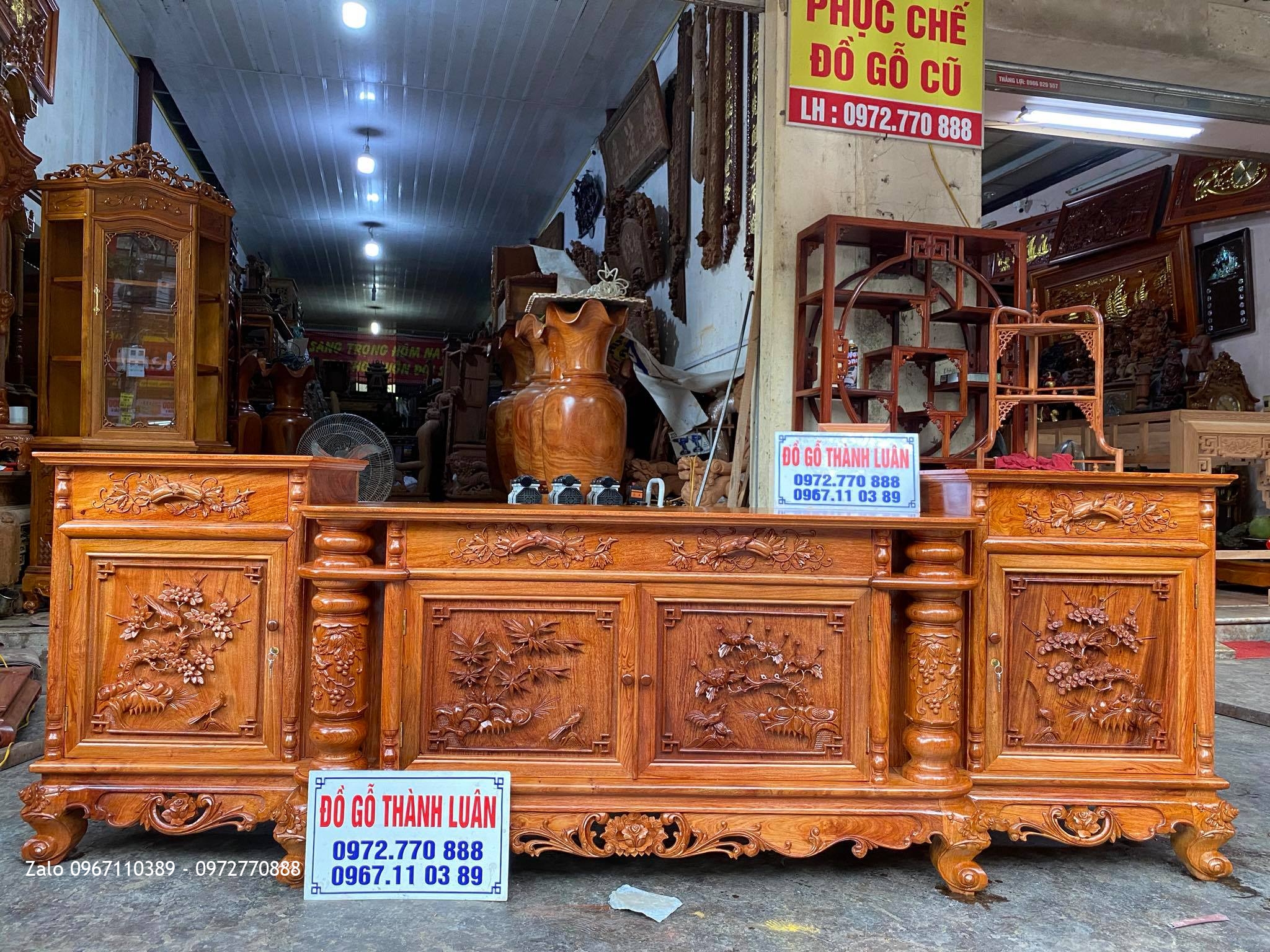 Kệ tivi gỗ hương đá cột nho 2m6.