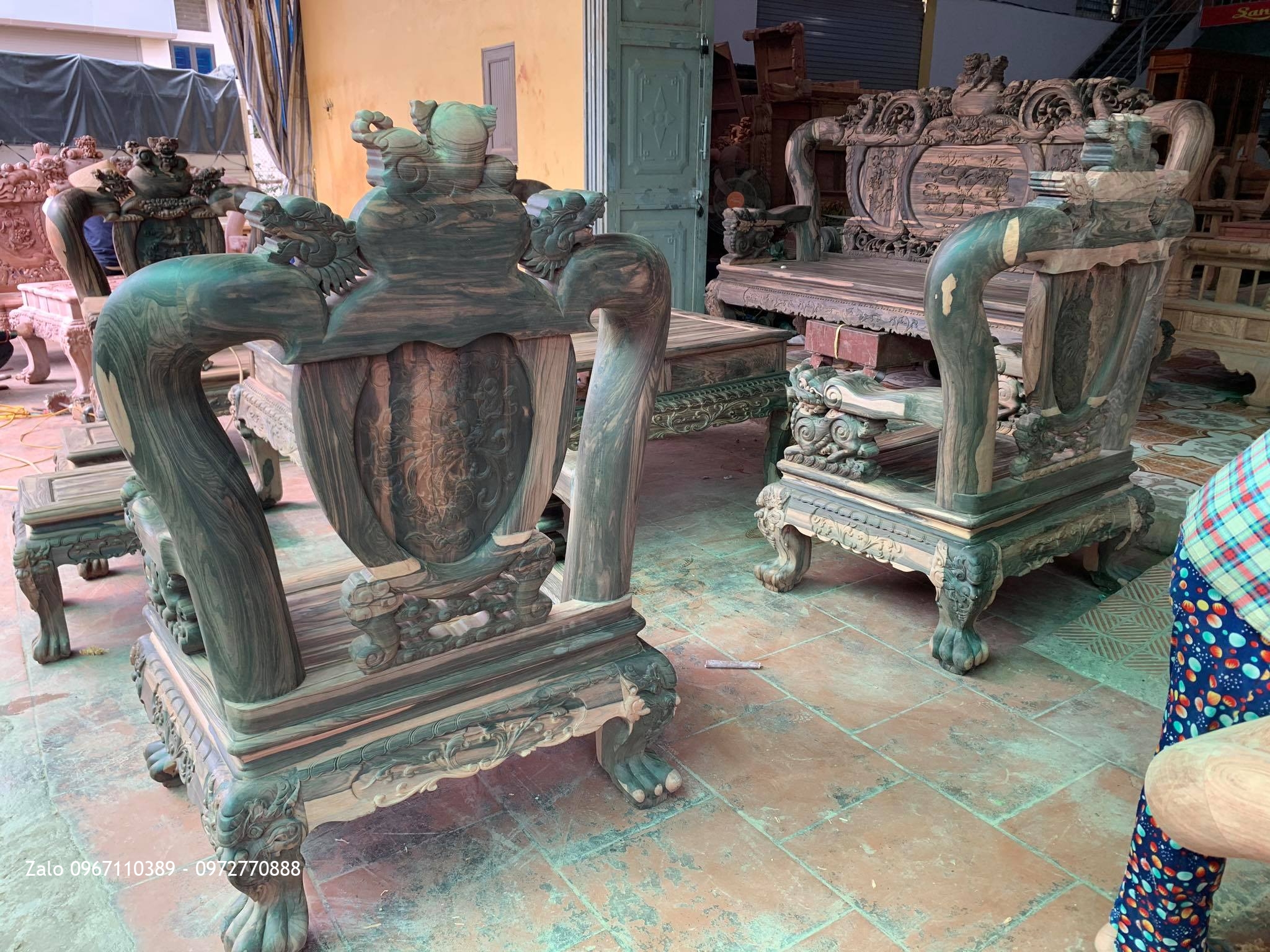 bộ bàn ghế Nghê Bảo Đỉnh gỗ MUn Cột 14 Gồm 10 Món Víp..