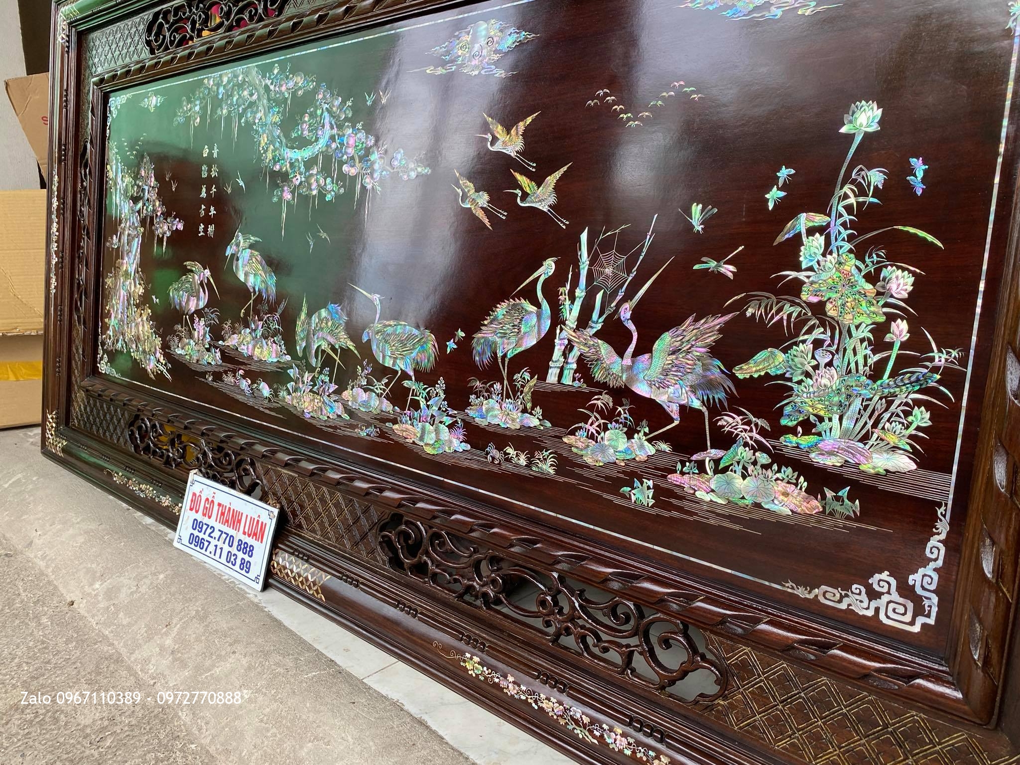 tranh chợ quê và thuận buồm xuôi gió khảm ốc singapo.