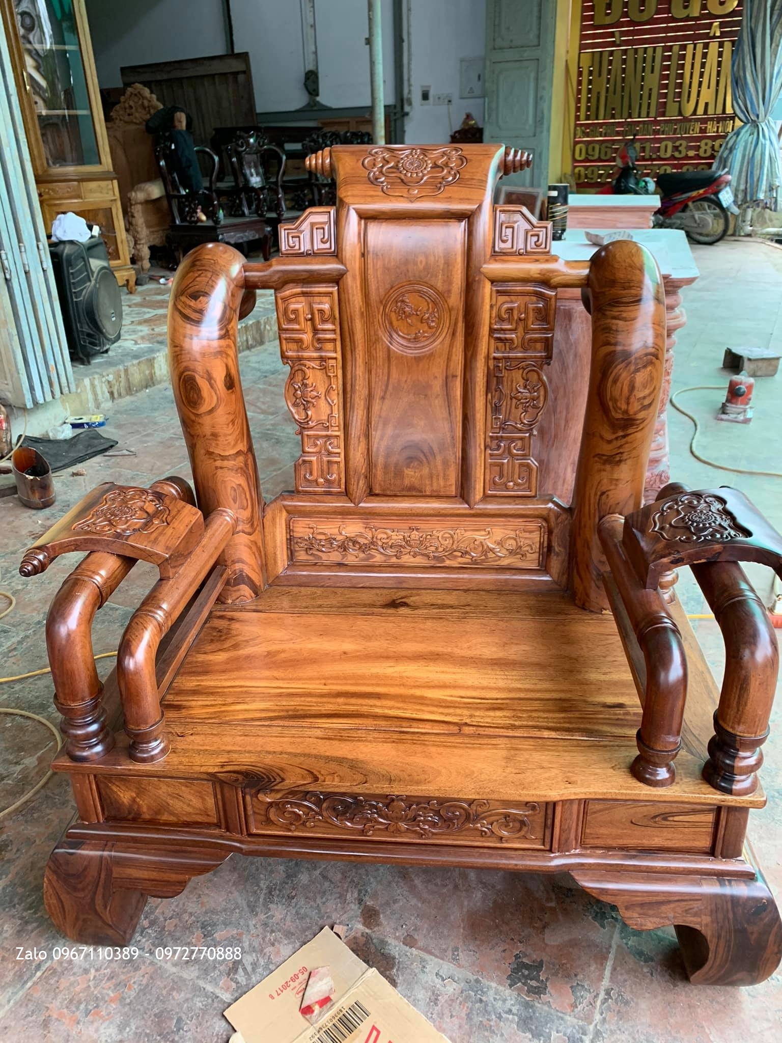 Bộ Bàn Ghế Tần Thuỷ Hoàng Gỗ Gụ Ta Quảng Bình