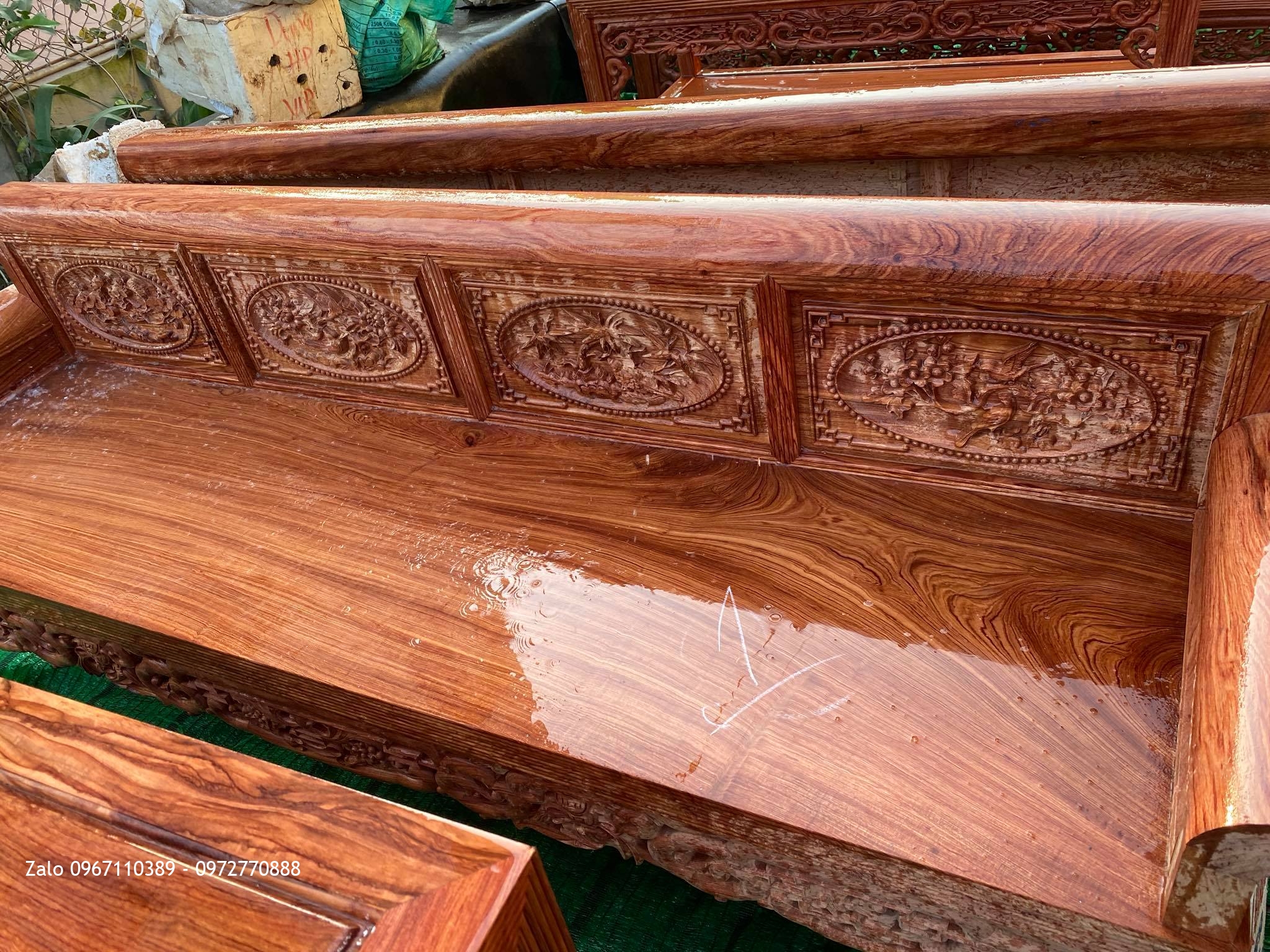 3 bộ trường kỷ gỗ hương đá chọn Vân đẹp.