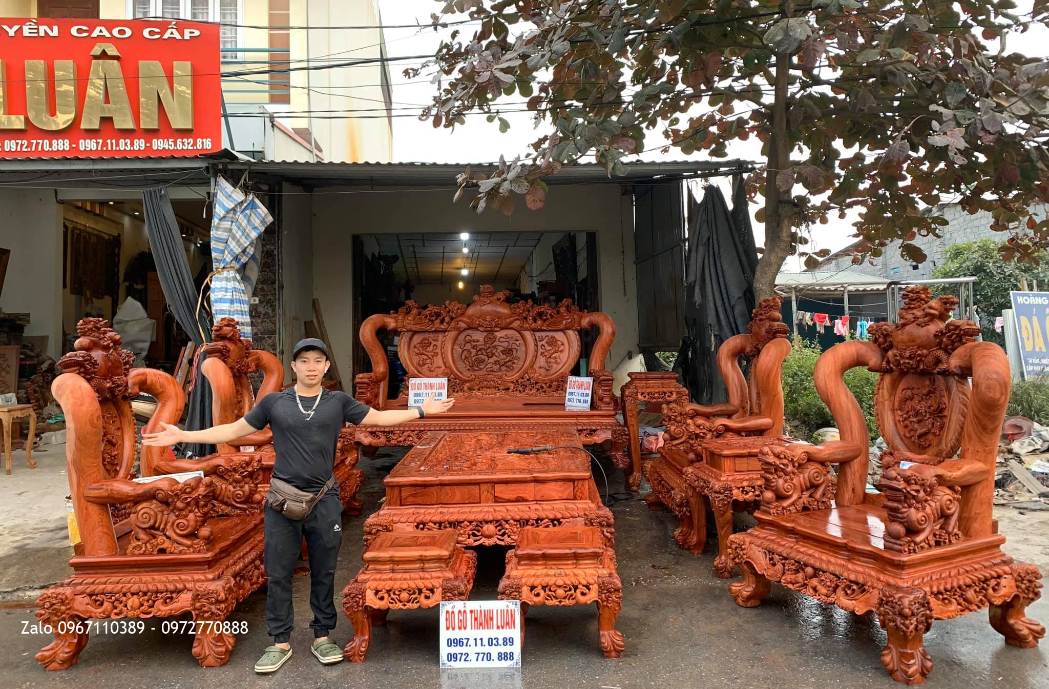 Bộ Bàn Ghế Nghê Bảo Đỉnh Cột 17 Chân 19 Gỗ Hương 12 Món.