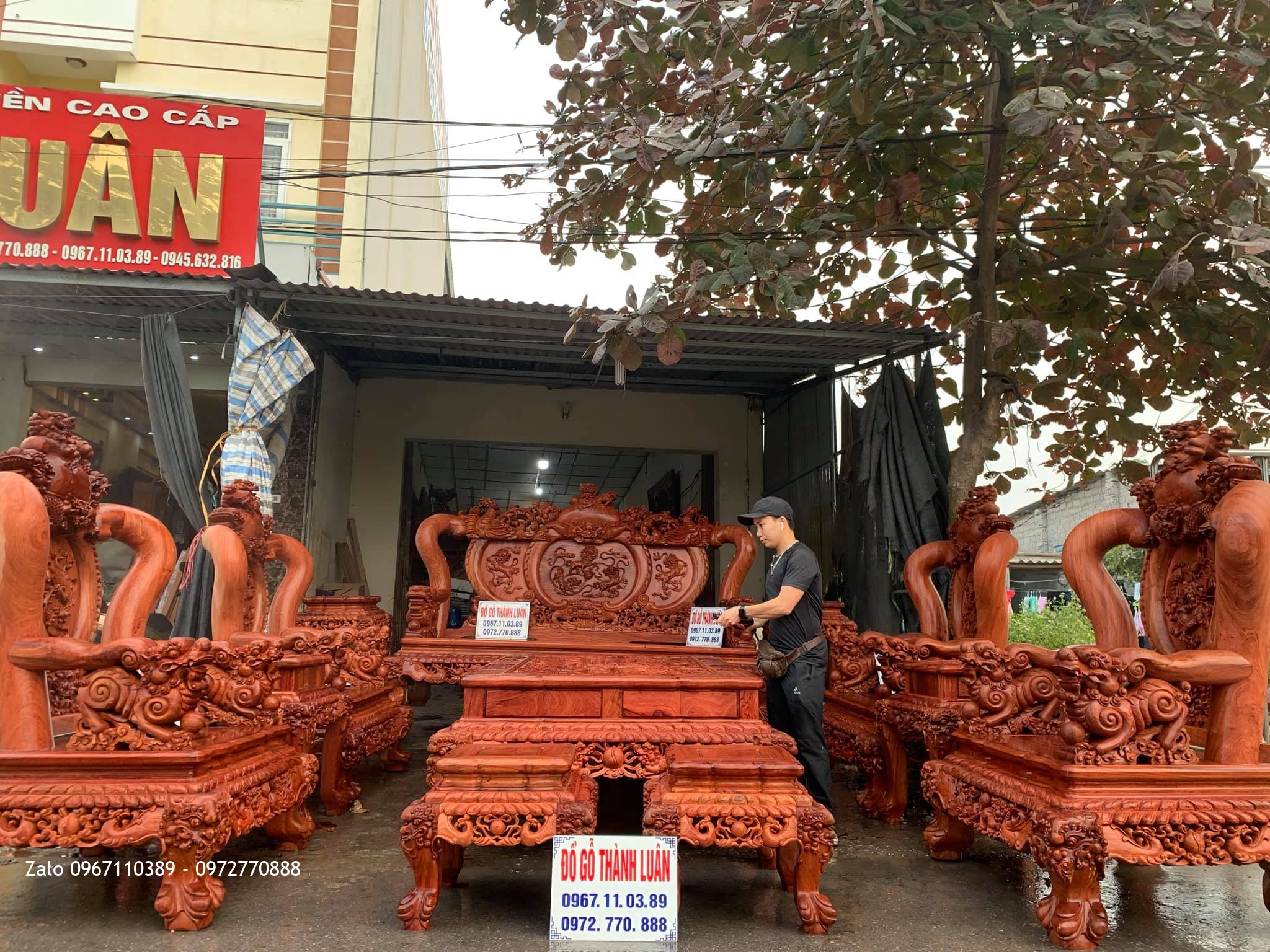 Bộ Bàn Ghế Nghê Bảo Đỉnh Cột 17 Chân 19 Gỗ Hương 12 Món.-