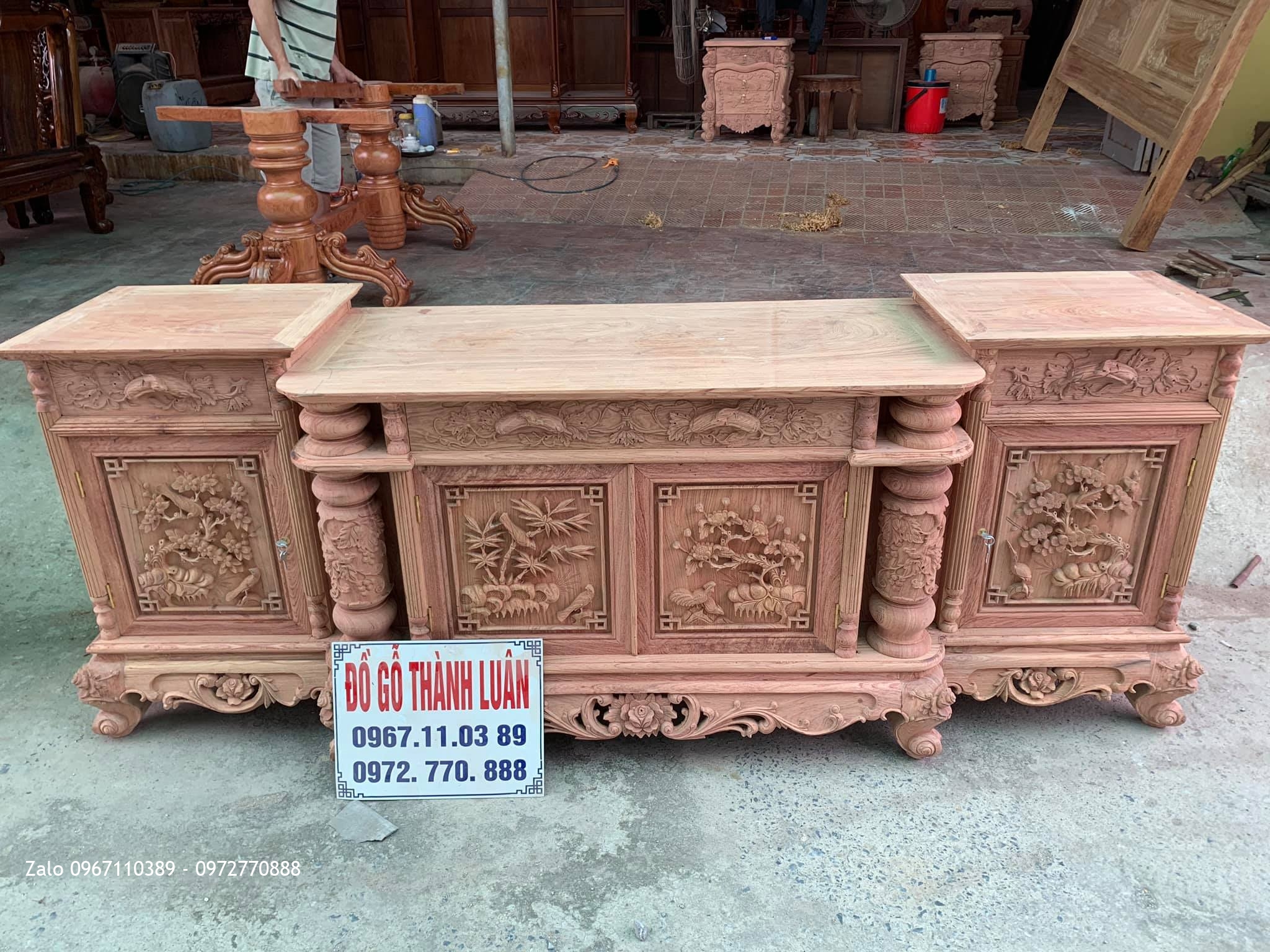 Kệ Tivi Cột Nho Cánh Đục Tứ Quý Kênh Bong,Chân Hoa Hồng VÍP