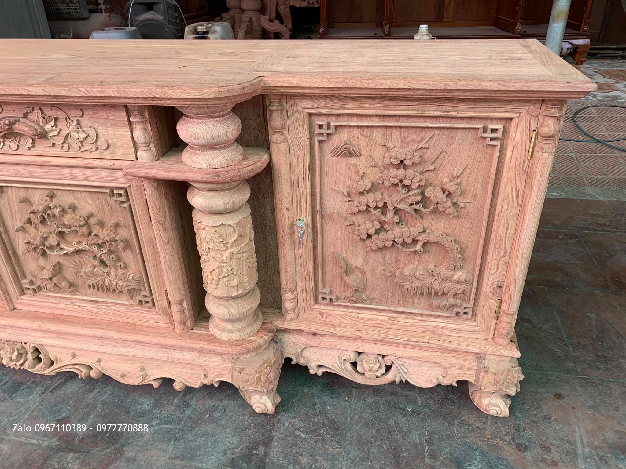 Kệ Tivi Cột Nho Cánh Đục Tứ Quý Kênh Bong,Chân Hoa Hồng VÍP.