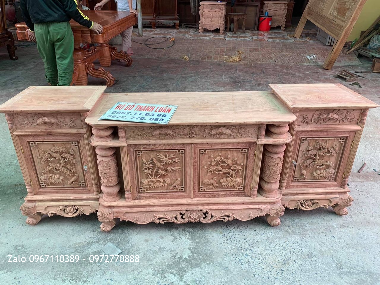 Kệ Tivi Cột Nho Cánh Đục Tứ Quý Kênh Bong,Chân Hoa Hồng VÍP