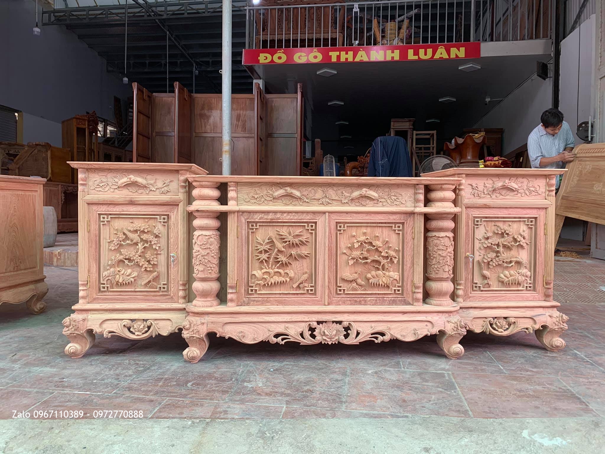 Kệ Tivi Cột Nho Cánh Đục Tứ Quý Kênh Bong,Chân Hoa Hồng VÍP::