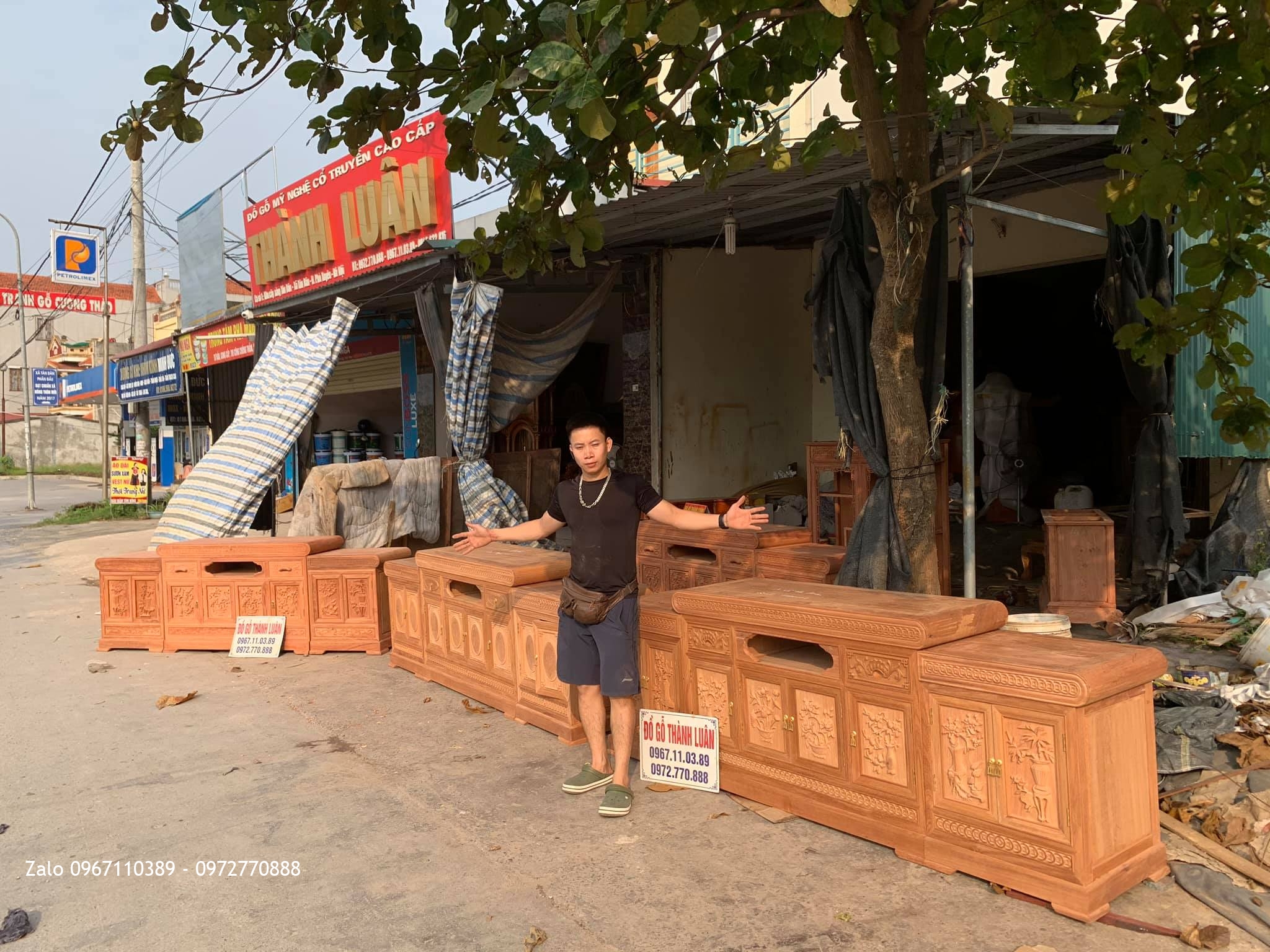 4 Kệ Tivi Kiểu Mõ Đồng Tiền Vip Gỗ Gõ Và Gỗ Hương::