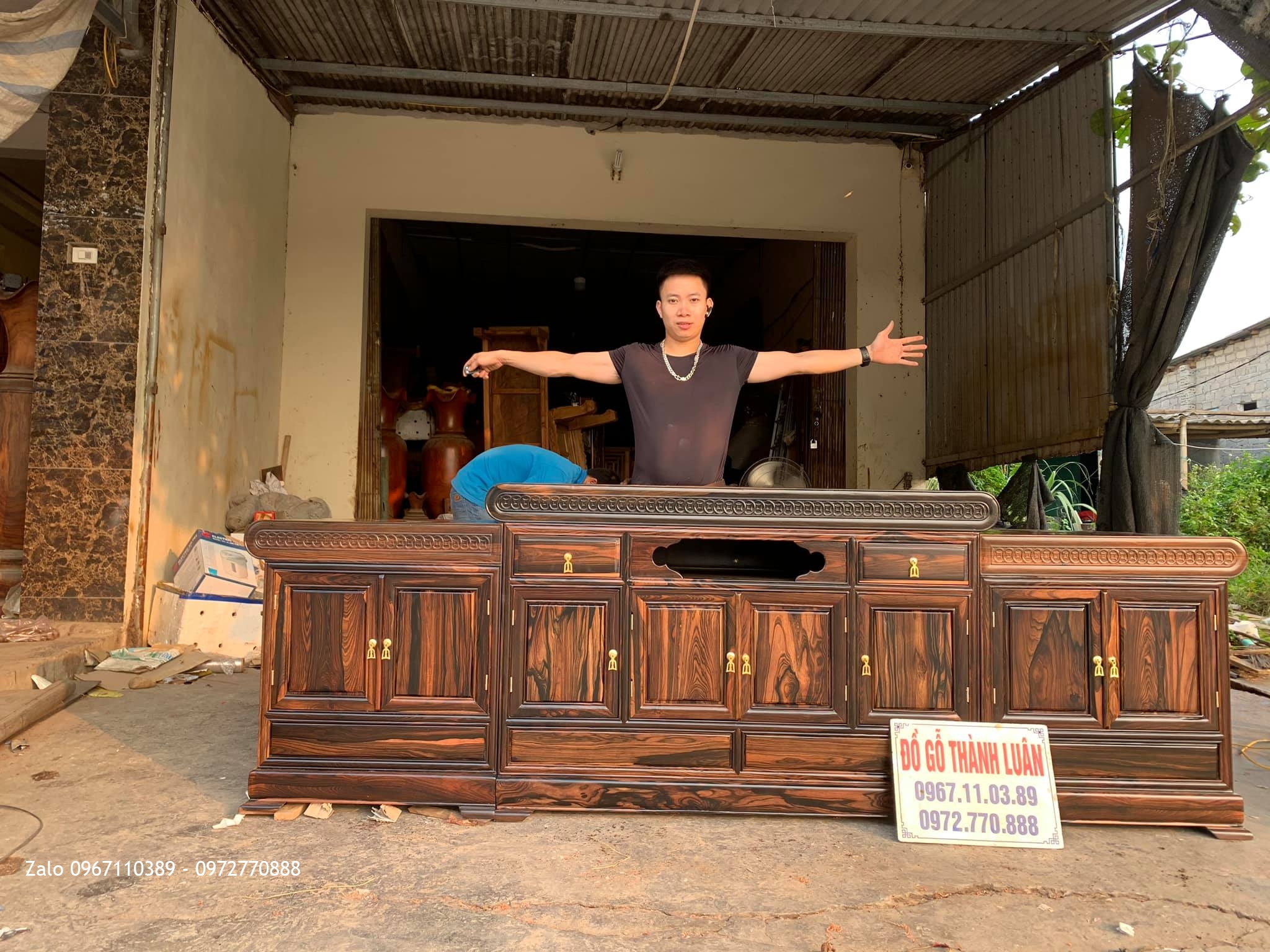 Kệ Tivi Gỗ Mun Kiểu Mõ Đồng Tiền Vip. A Minh Phố Tía, Thường Tín, HN.