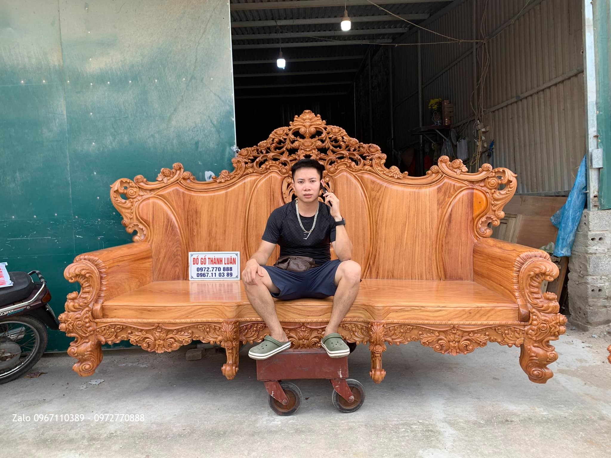 Bộ Ghế Hoàng Gia (Louis) Khủng Gỗ Gõ Tại KĐT Đặng Xá Gia Lâm HN,