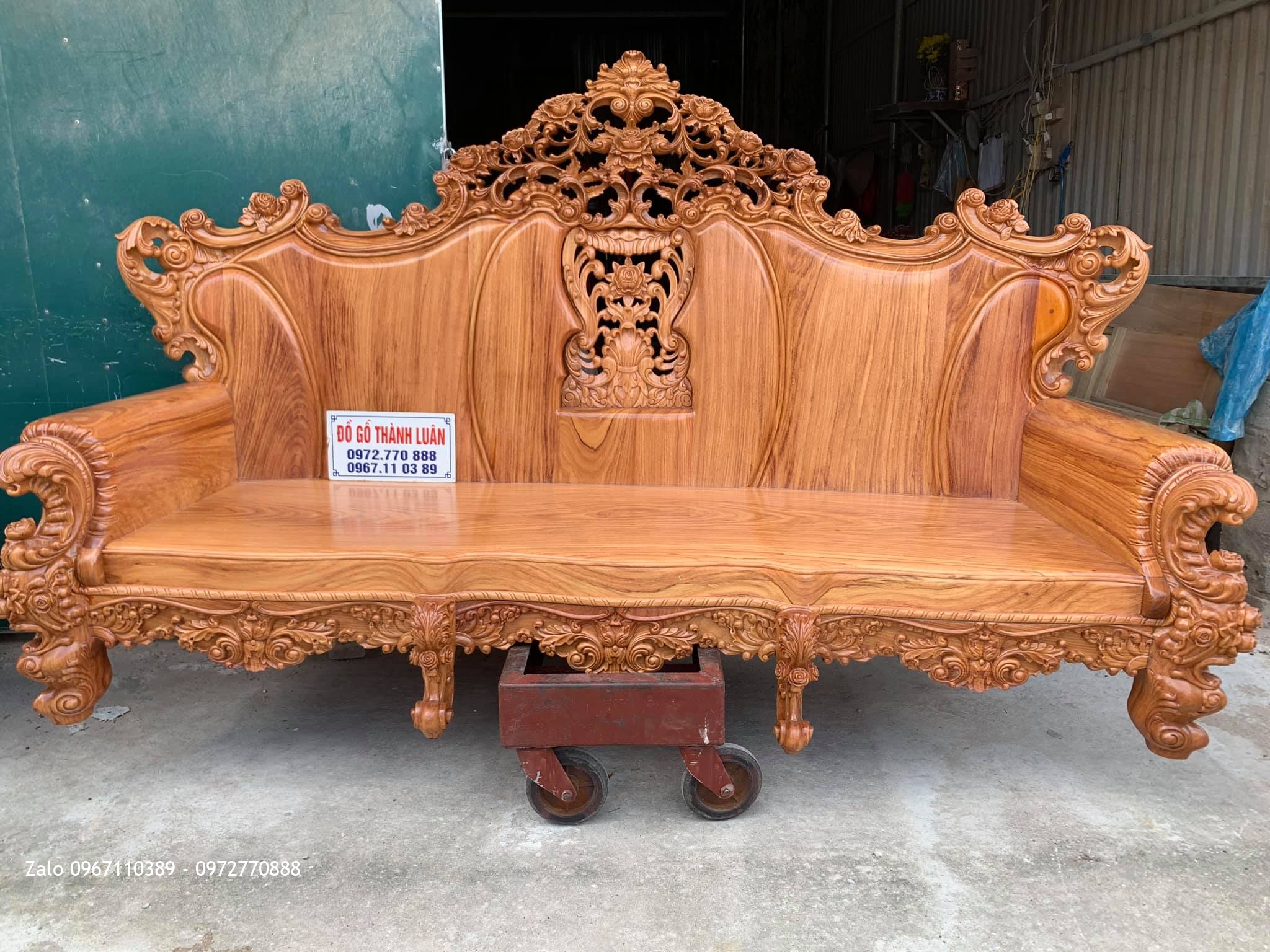 Bộ Ghế Hoàng Gia (Louis) Khủng Gỗ Gõ Tại KĐT Đặng Xá Gia Lâm HN..