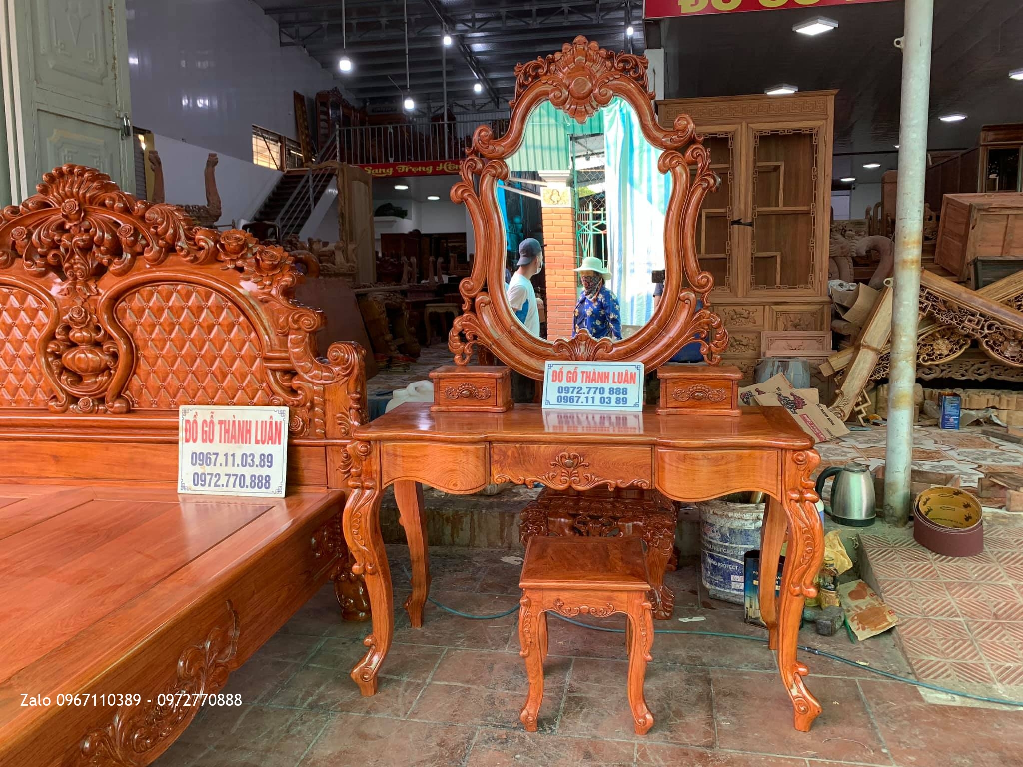 Giường Hồng Lu-i Khủng Gỗ Hương, Bàn Trang Điểm Vip. Chị Hiền Hoàng Mai HN.