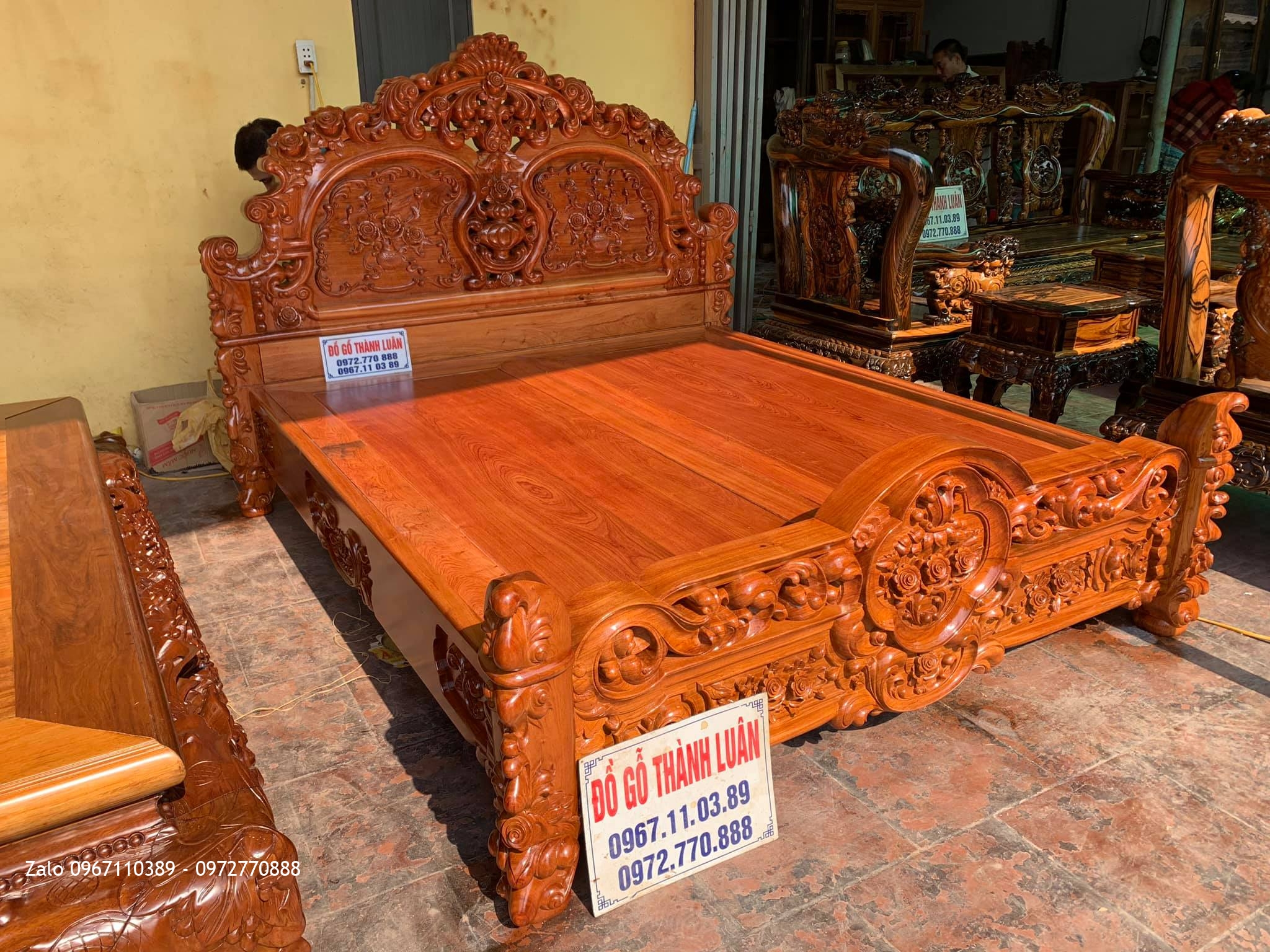 Giường Hồng Lu-i Gỗ Hương Siêu Khủng. Gia Đình Chú Chỉnh Lâm Thao Phú Thọ.