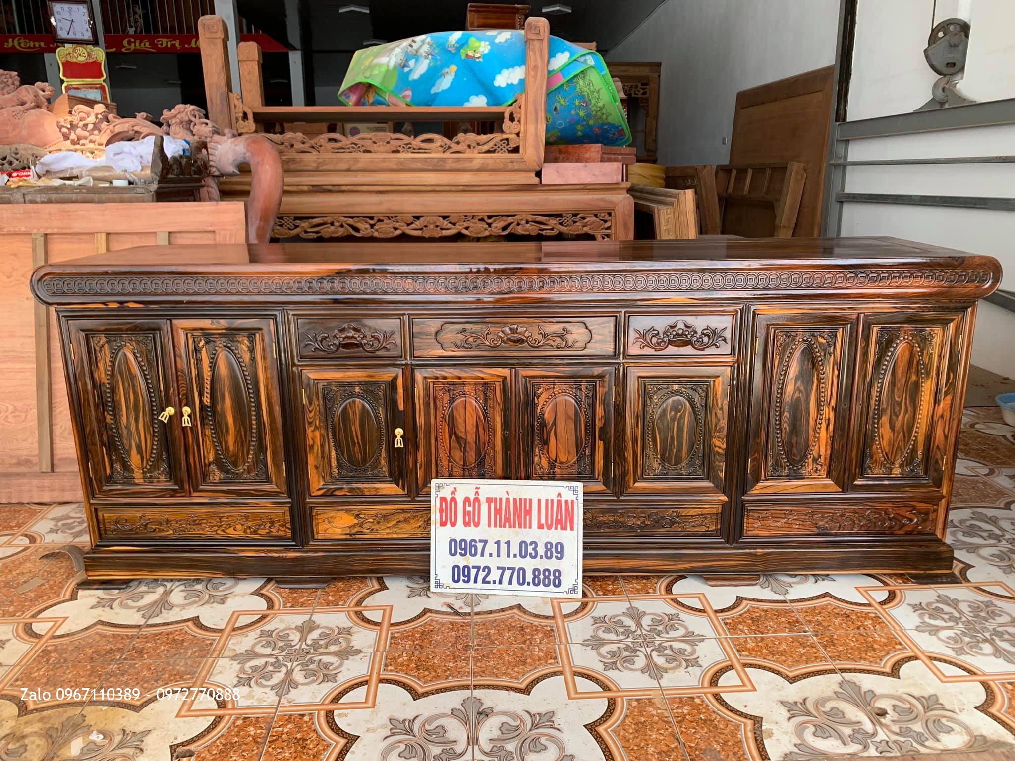 Kệ Tivi Gỗ Mun Víp Mẫu Đồng Tiền Mặt Phẳng Bán Về Nghệ An