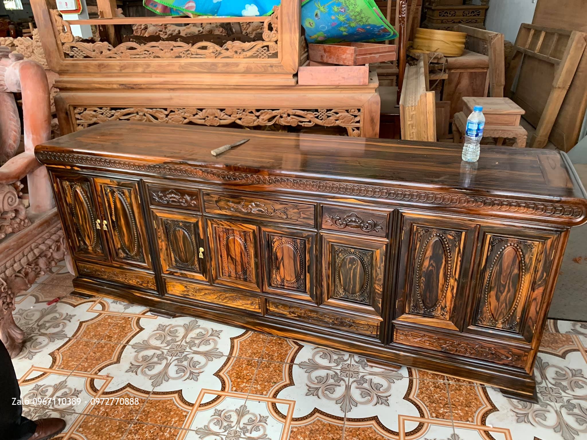 Kệ Tivi Gỗ Mun Víp Mẫu Đồng Tiền Mặt Phẳng Bán Về Nghệ An