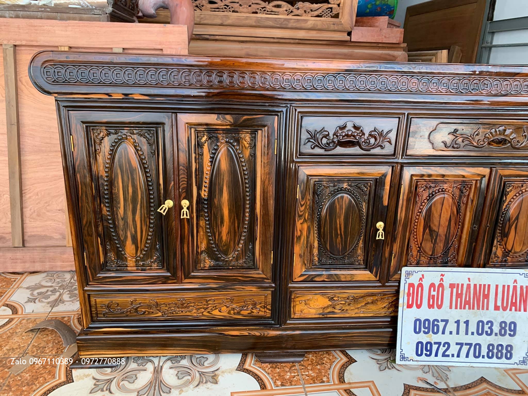 Kệ Tivi Gỗ Mun Víp Mẫu Đồng Tiền Mặt Phẳng Bán Về Nghệ An.,