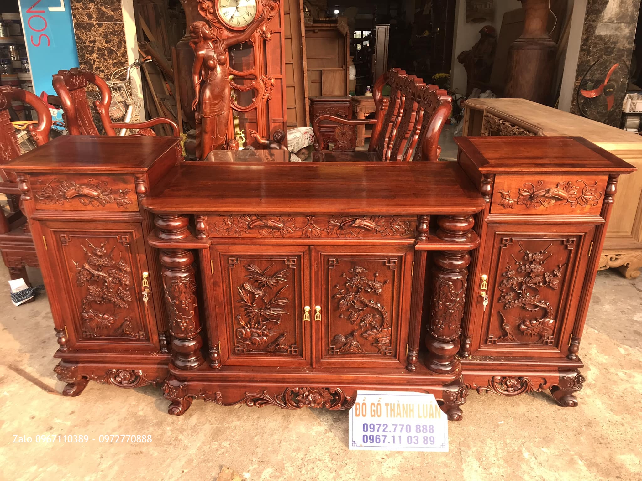 Kệ Tivi Gỗ Gụ Cánh Đục Tay Chân Đục Hoa Hồng. Chú Khánh - Nam Định.