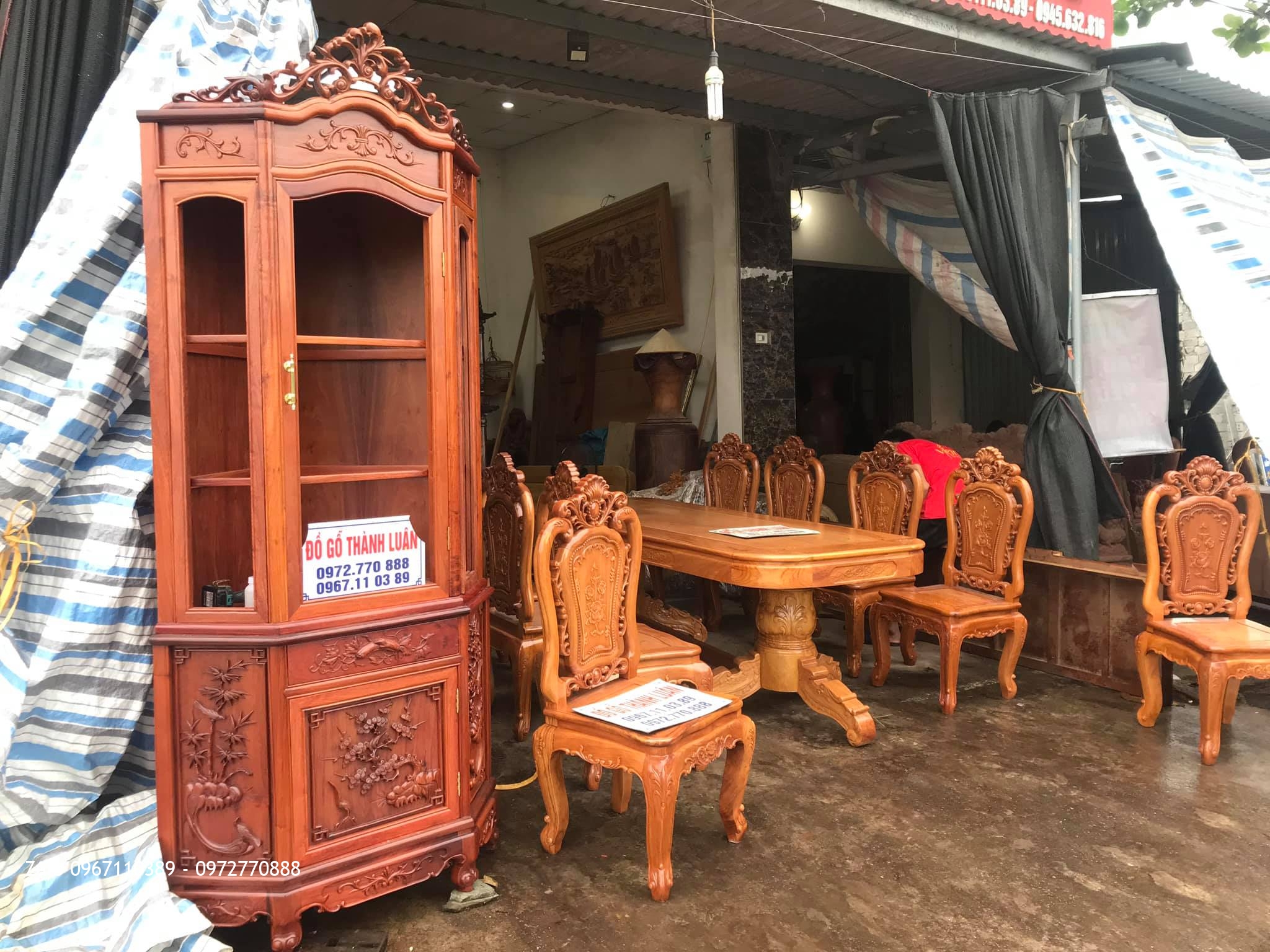 Tủ Rượu Góc Gỗ Hương Đỏ Lào Víp. Anh Chí Vũng Tàu