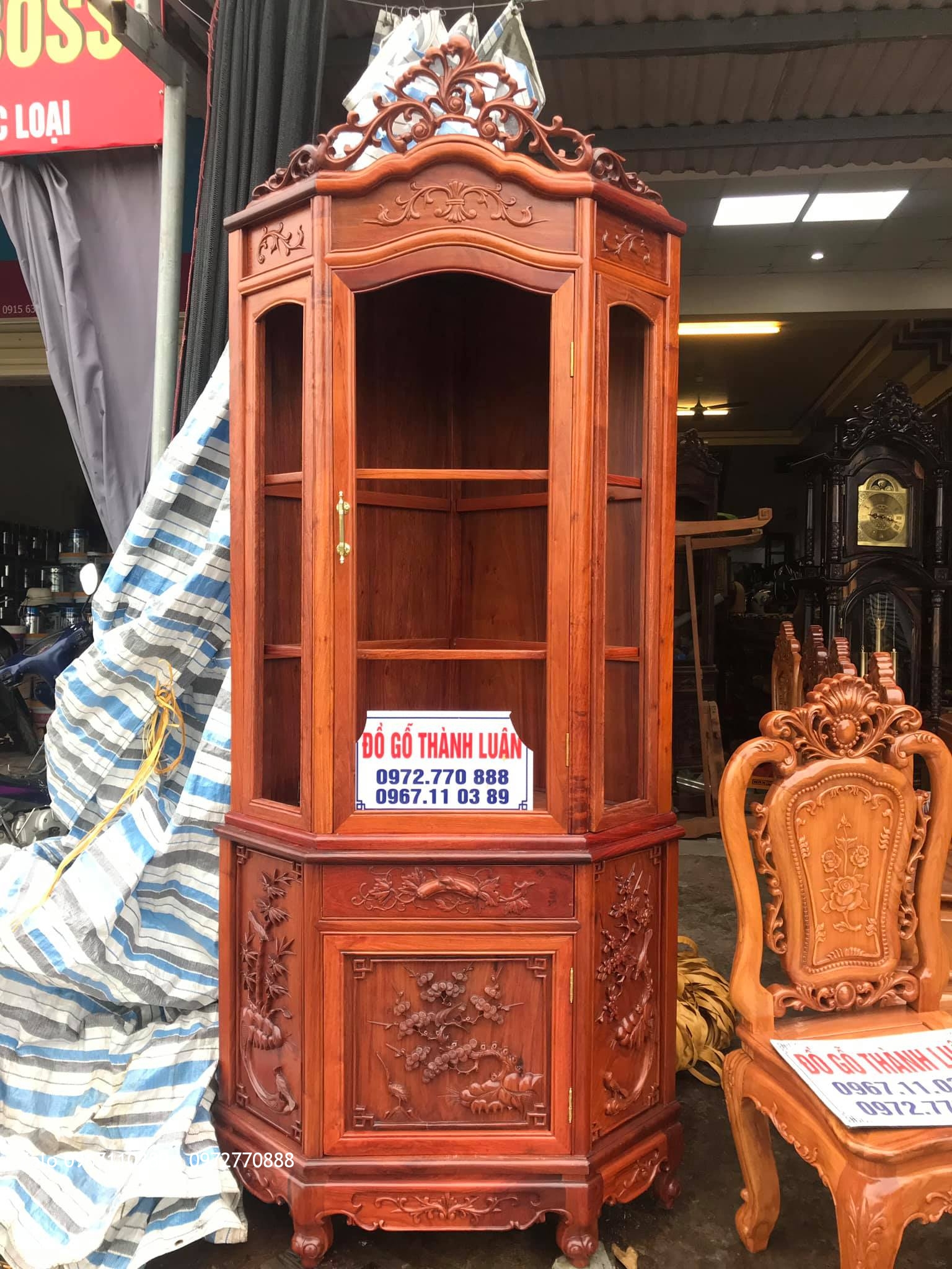 Tủ Rượu Góc Gỗ Hương Đỏ Lào Víp. Anh Chí Vũng Tàu