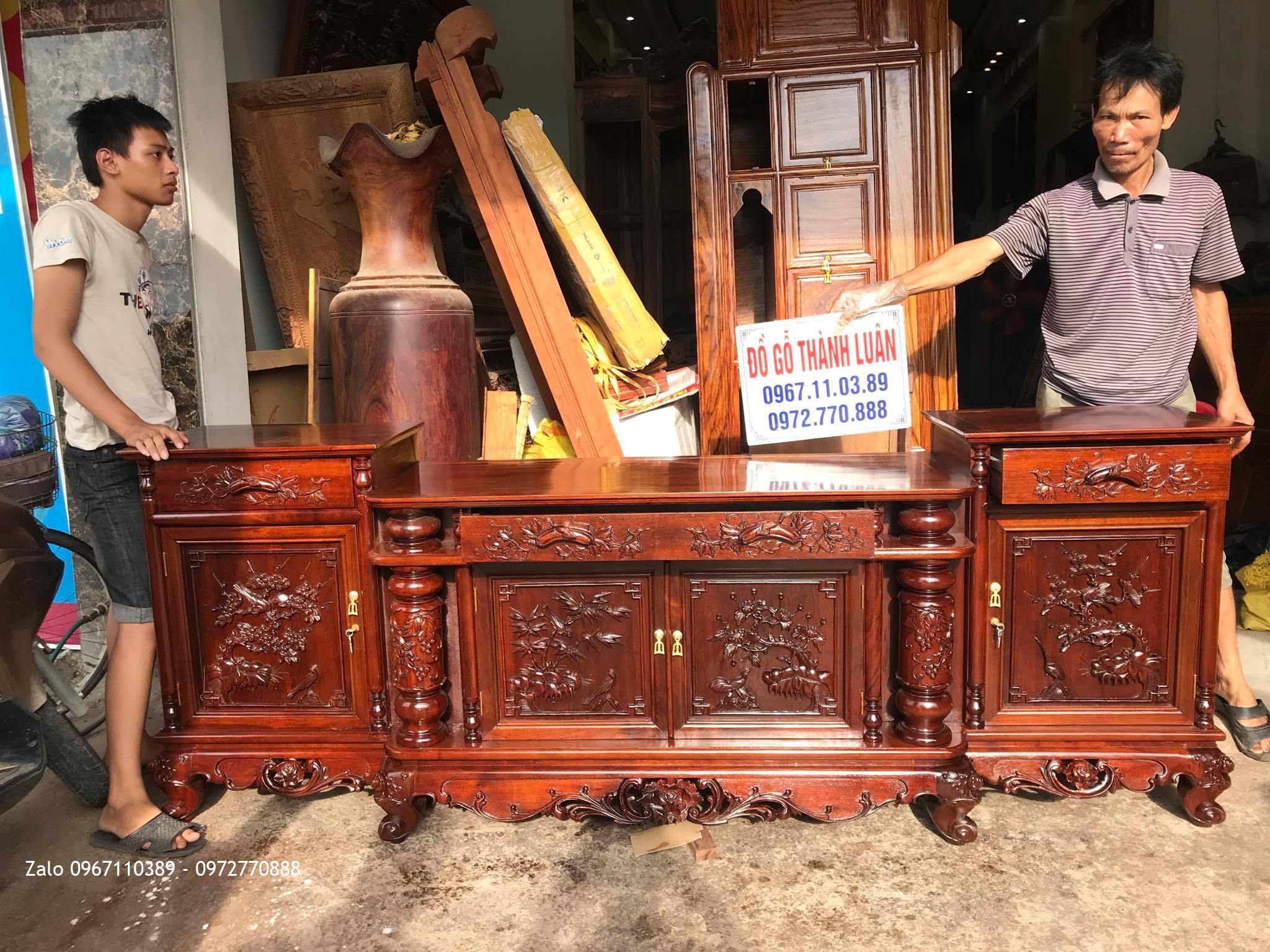 Kệ Tivi Gỗ Gụ Kiểu Cột Nho Đục Tay, A Kiên Hà Trì Hà Nội