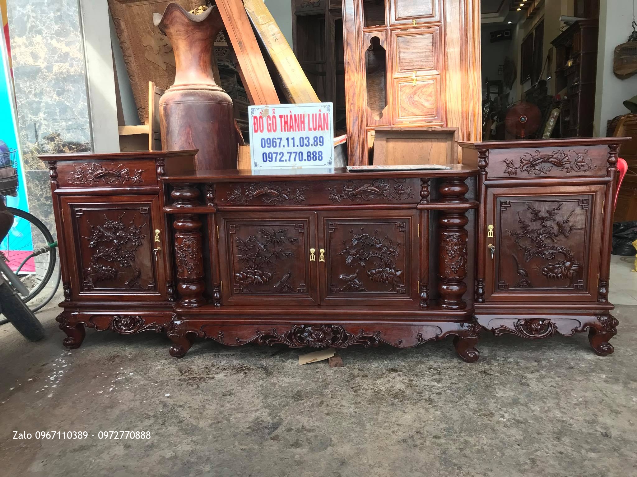 Kệ Tivi Gỗ Gụ Kiểu Cột Nho Đục Tay, A Kiên Hà Trì Hà Nội.