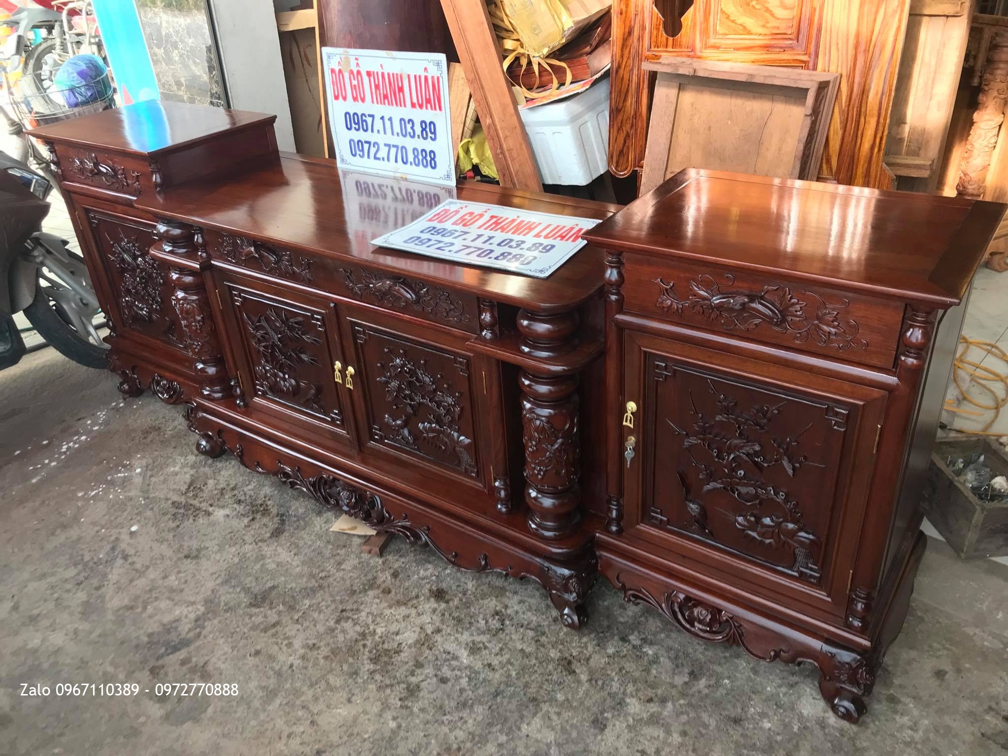 Kệ Tivi Gỗ Gụ Kiểu Cột Nho Đục Tay, A Kiên Hà Trì Hà Nội.