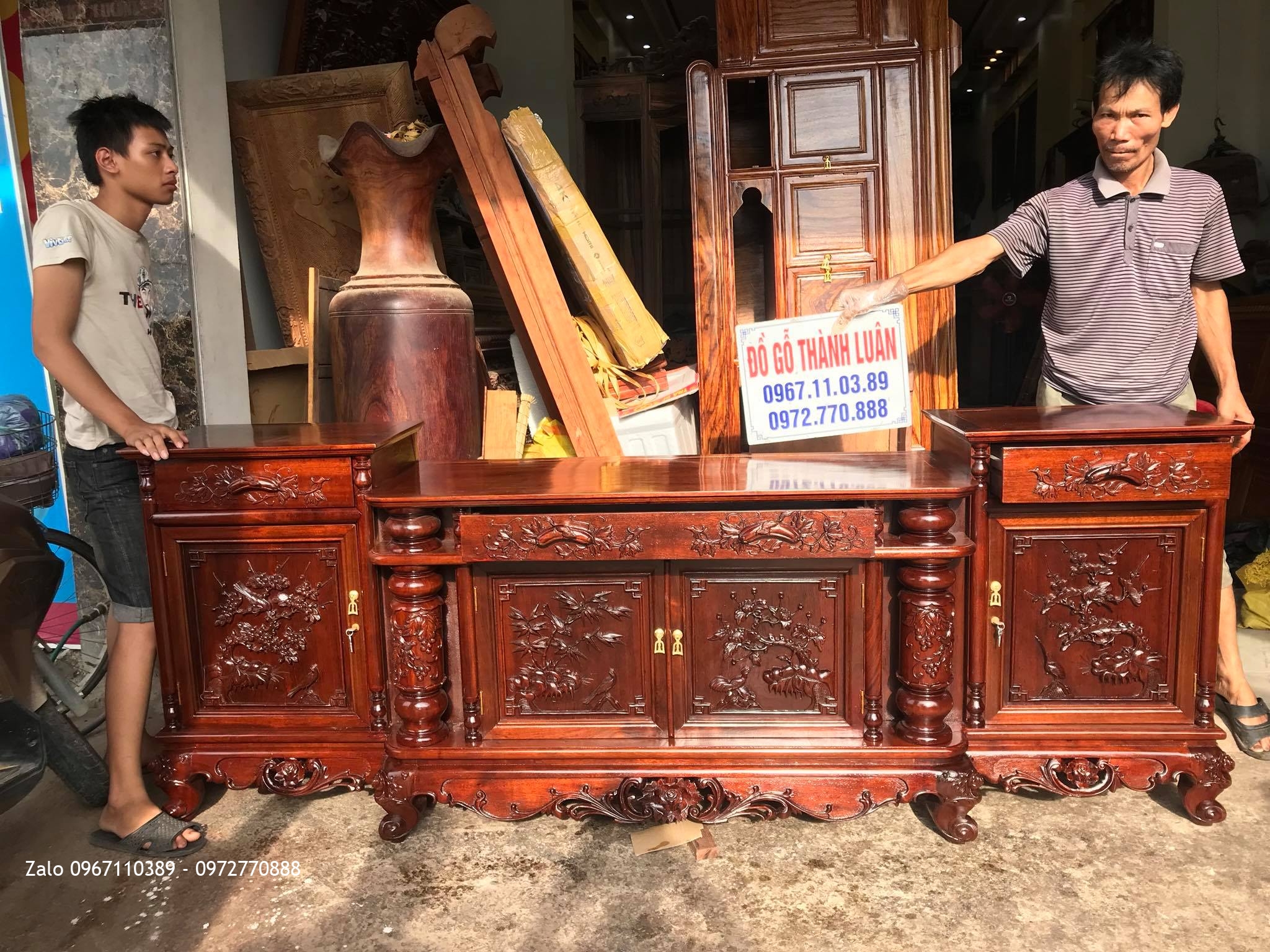 Kệ Tivi Gỗ Gụ Kiểu Cột Nho Đục Tay, A Kiên Hà Trì Hà Nội.