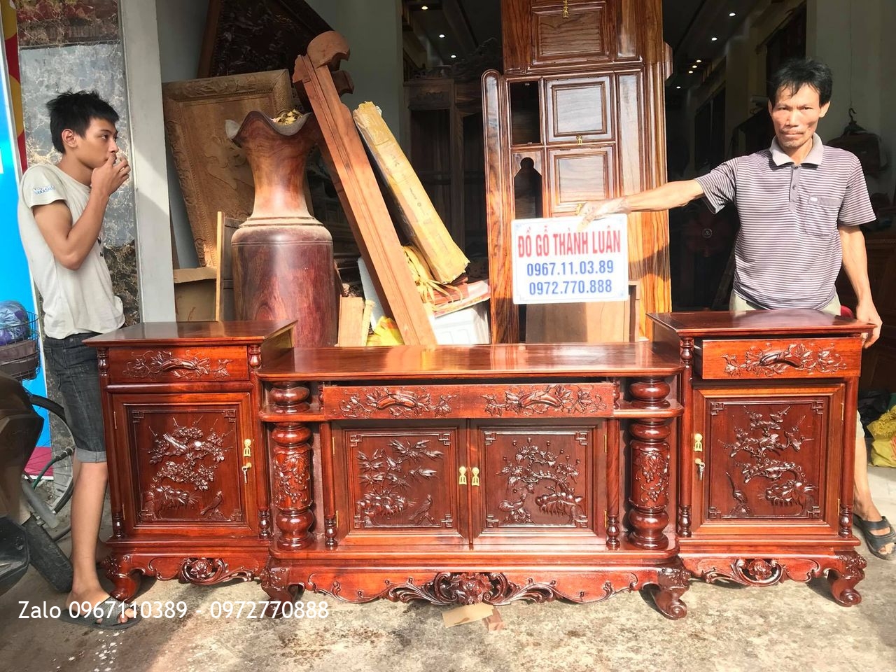 Kệ Tivi Gỗ Gụ Kiểu Cột Nho Đục Tay, A Kiên Hà Trì Hà Nội