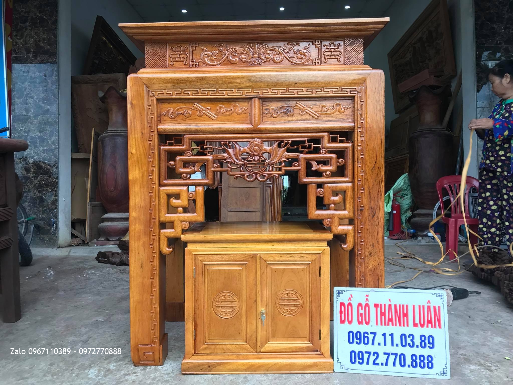 Cặp Ban Thờ Triện Và Tủ Gầm Gỗ Gụ. A Tuấn Định Công HN