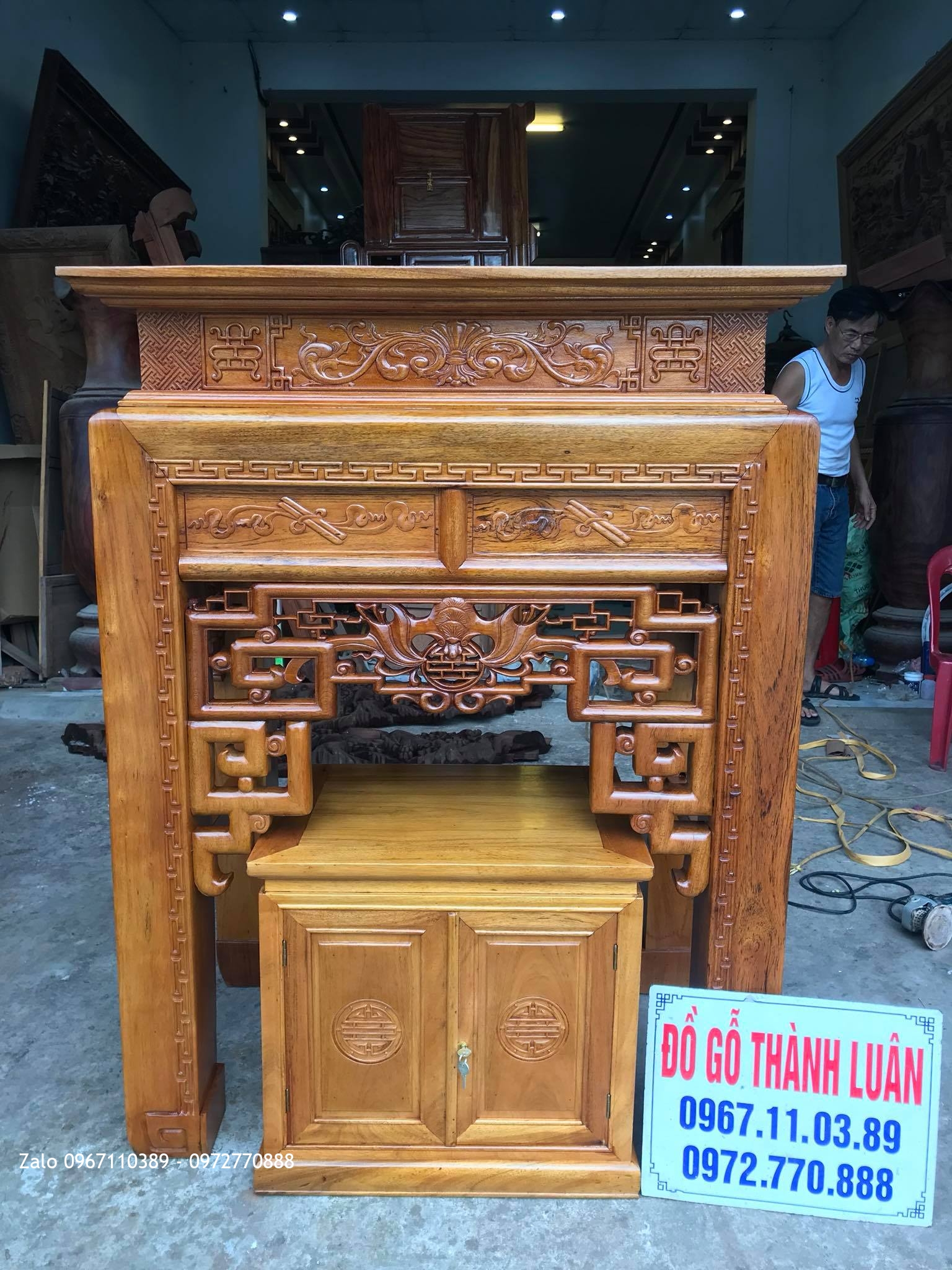 Cặp Ban Thờ Triện Và Tủ Gầm Gỗ Gụ. A Tuấn Định Công HN