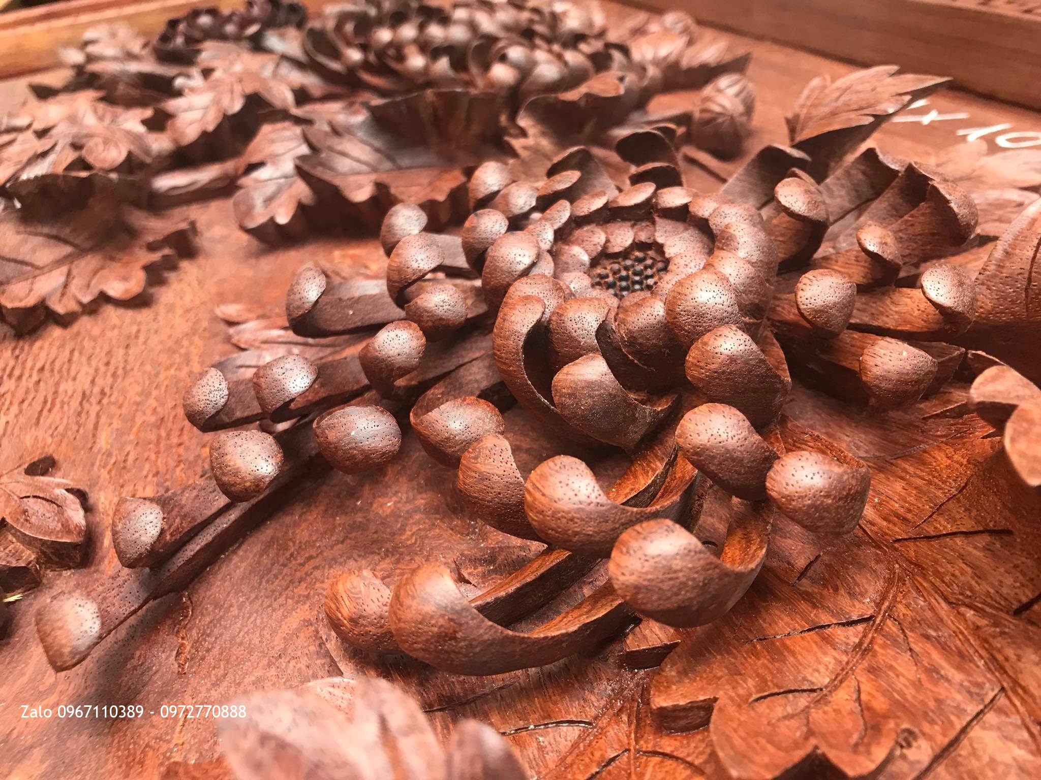 Tuyệt Phẩm Tranh Hoa Cúc Gỗ Hương Đỏ Lào.1m09x69,