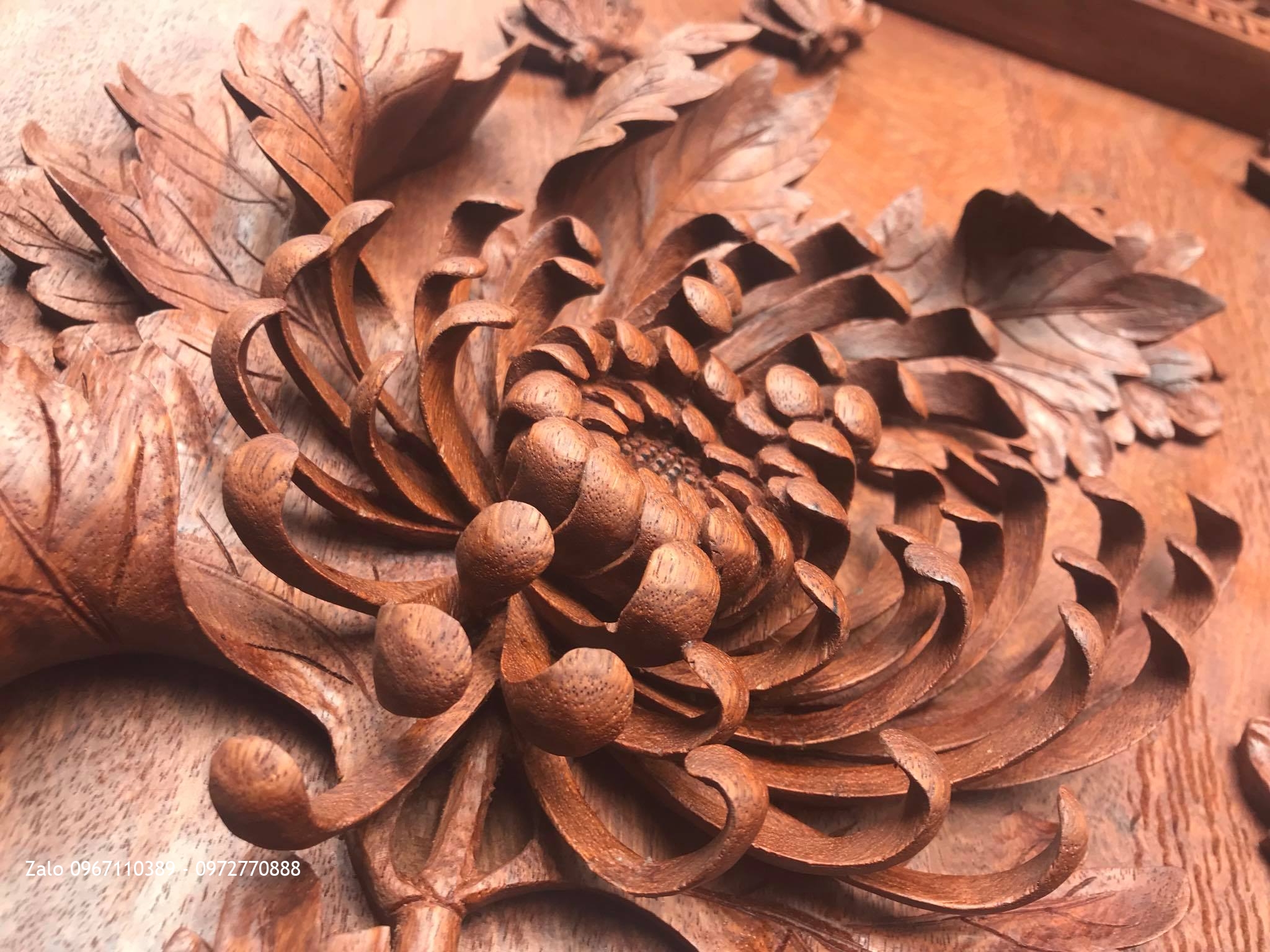 Tuyệt Phẩm Tranh Hoa Cúc Gỗ Hương Đỏ Lào.1m09x69.