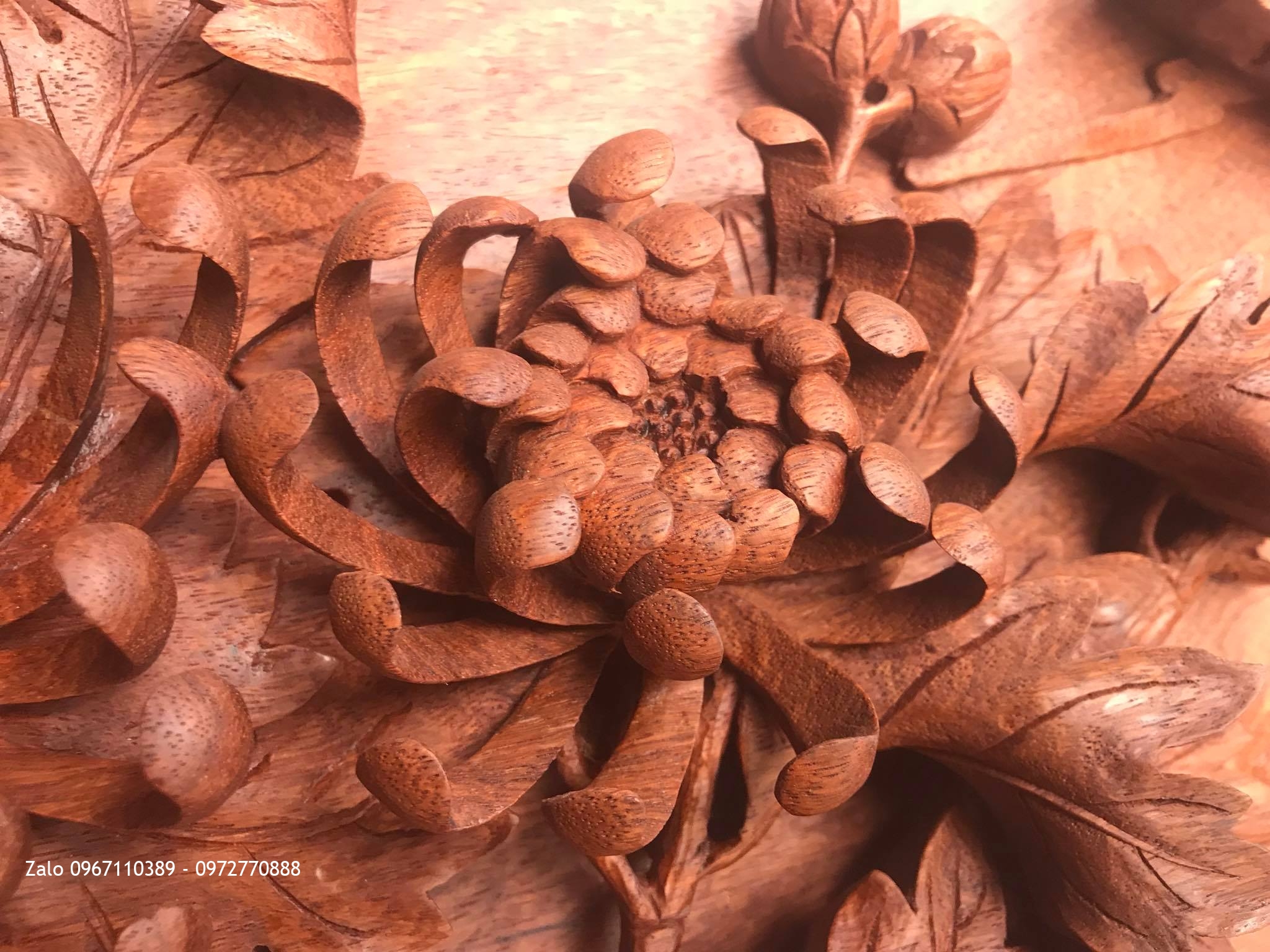 Tuyệt Phẩm Tranh Hoa Cúc Gỗ Hương Đỏ Lào.1m09x69.