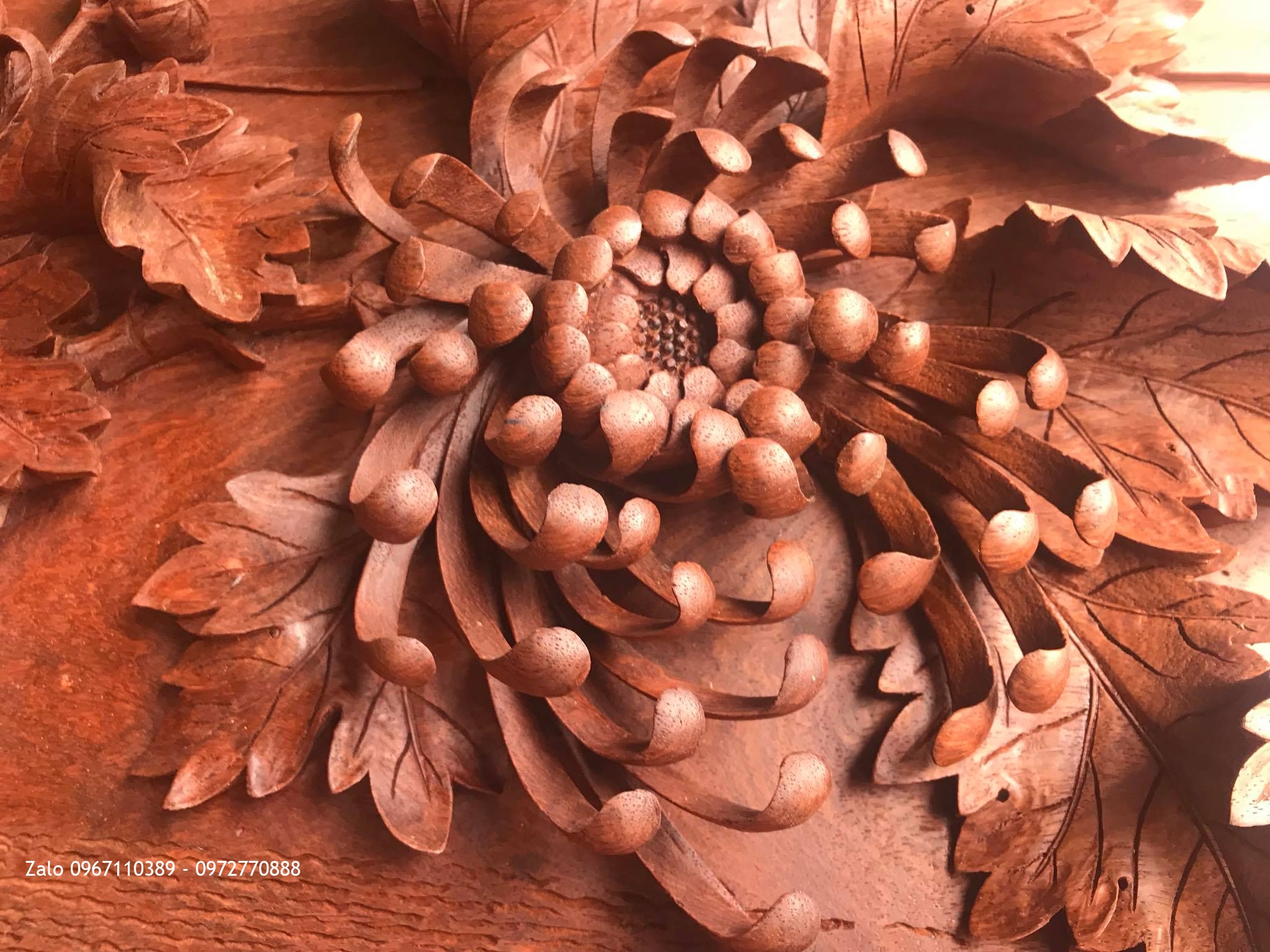 Tuyệt Phẩm Tranh Hoa Cúc Gỗ Hương Đỏ Lào.1m09x69: