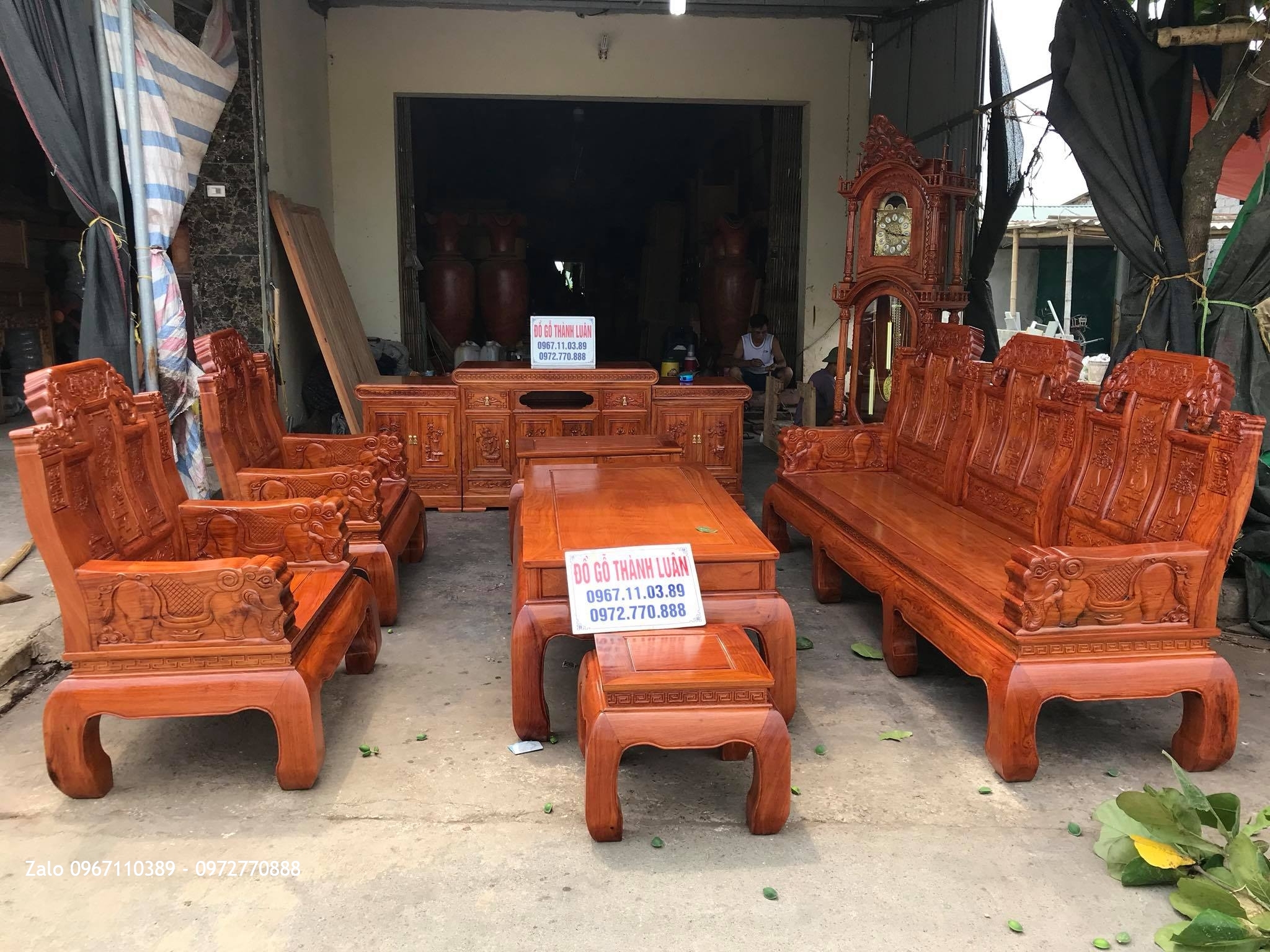 Bộ Ghế Như Ý Voi Tay Liền Khối ,Kệ Tivi, Đồng Hồ Gỗ Hương Đá. Anh Cảnh - Hà Nội