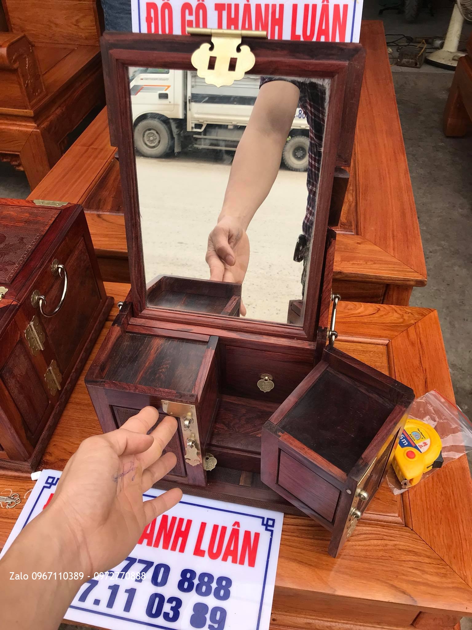 Hộp Đựng Mỹ Phẩm Phẩm,Trang Sức Gỗ Cẩm Lai.