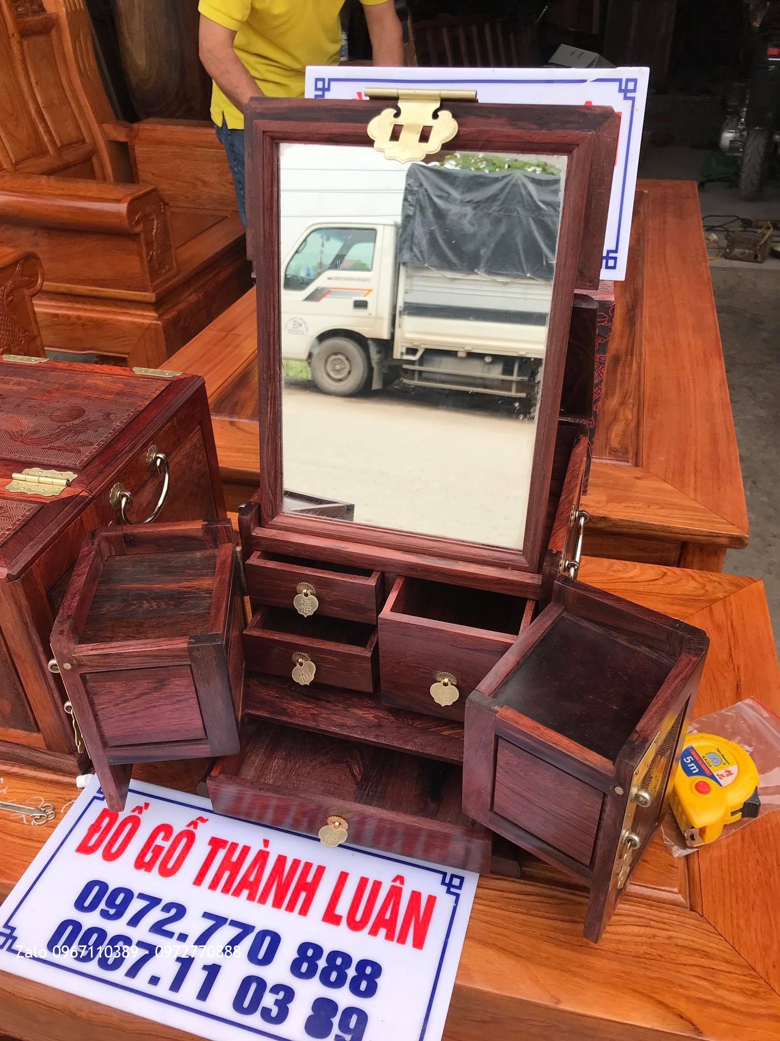 Hộp Đựng Mỹ Phẩm Phẩm,Trang Sức Gỗ Cẩm Lai.