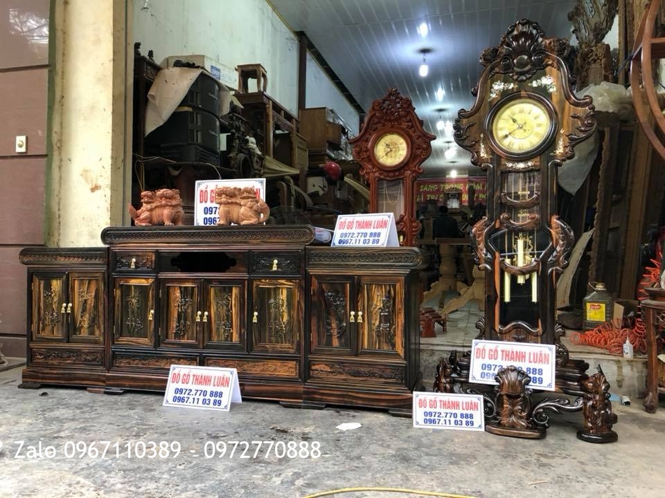 Tủ Tivi Gỗ Mun Và Đồng Hồ Vương Miện Hoa Lan Tây - Khách Hải Phòng