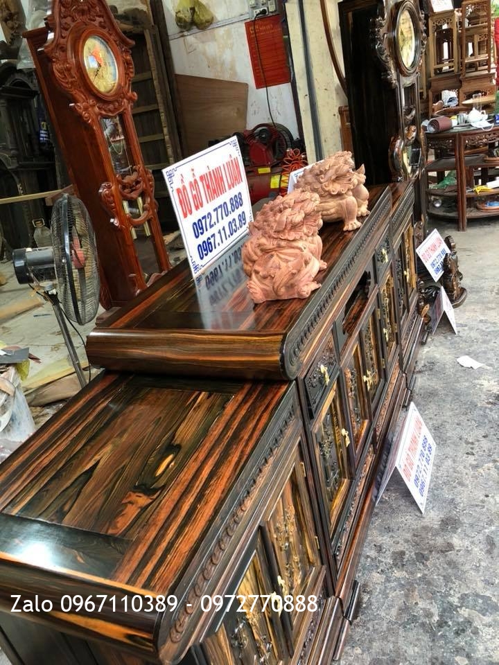 Tủ Tivi Gỗ Mun Và Đồng Hồ Vương Miện Hoa Lan Tây,