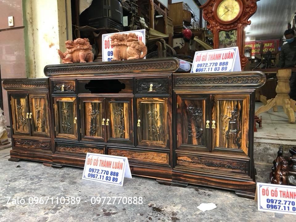 Tủ Tivi Gỗ Mun Và Đồng Hồ Vương Miện Hoa Lan Tây,