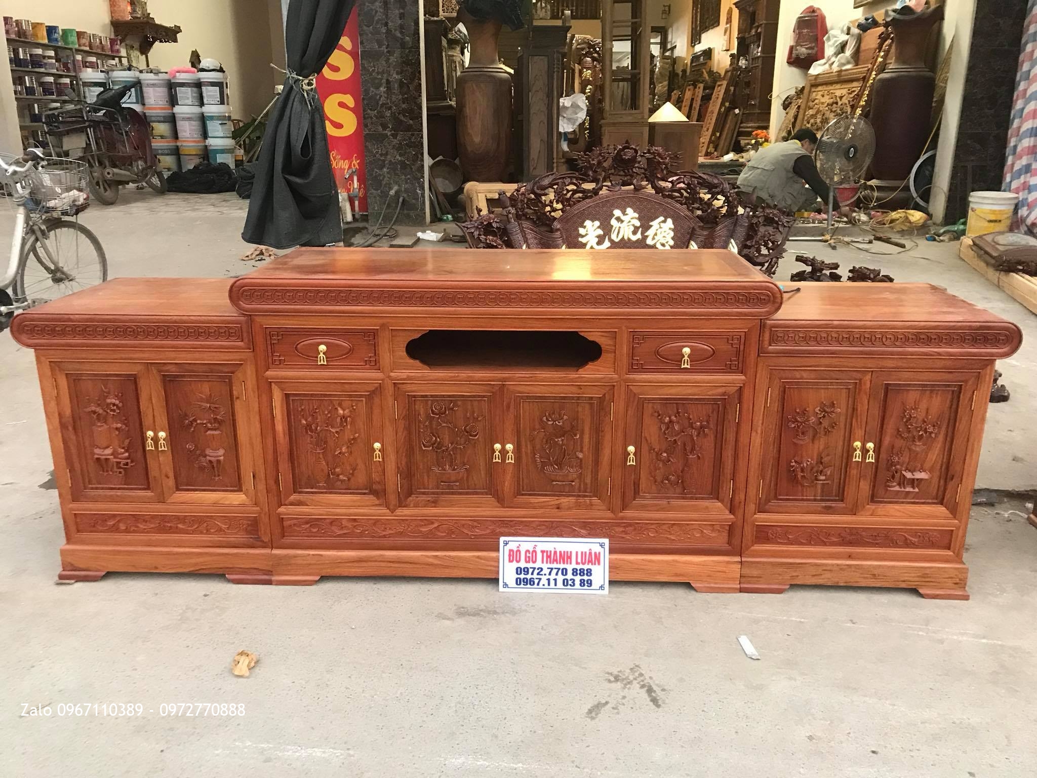 2 Kệ Tivi Kiểu Mõ Gỗ Hương Đỏ Lào VÍP. A Tuân Hà Đông.