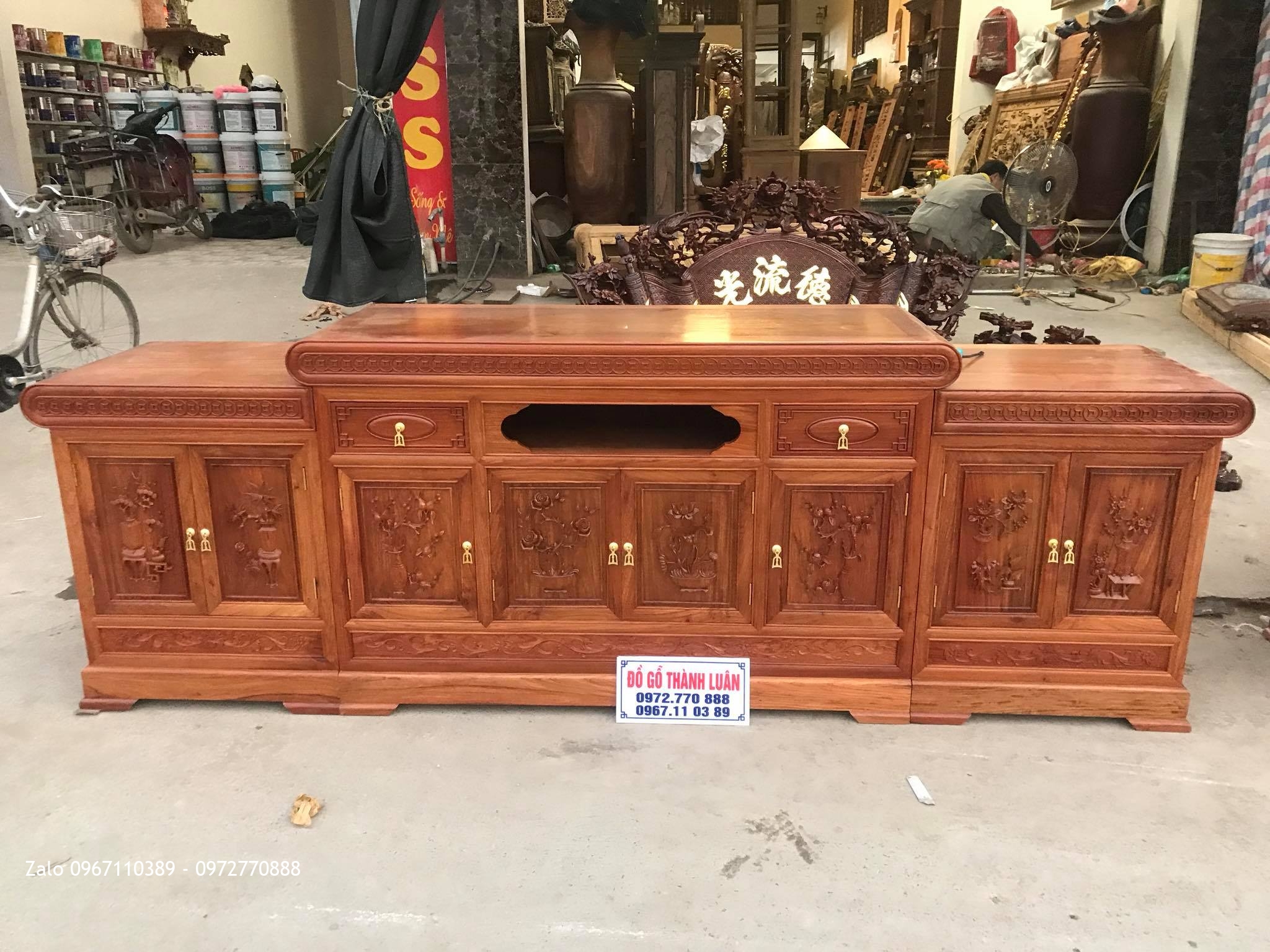 2 Kệ Tivi Kiểu Mõ Gỗ Hương Đỏ Lào VÍP. A Tuân Hà Đông..