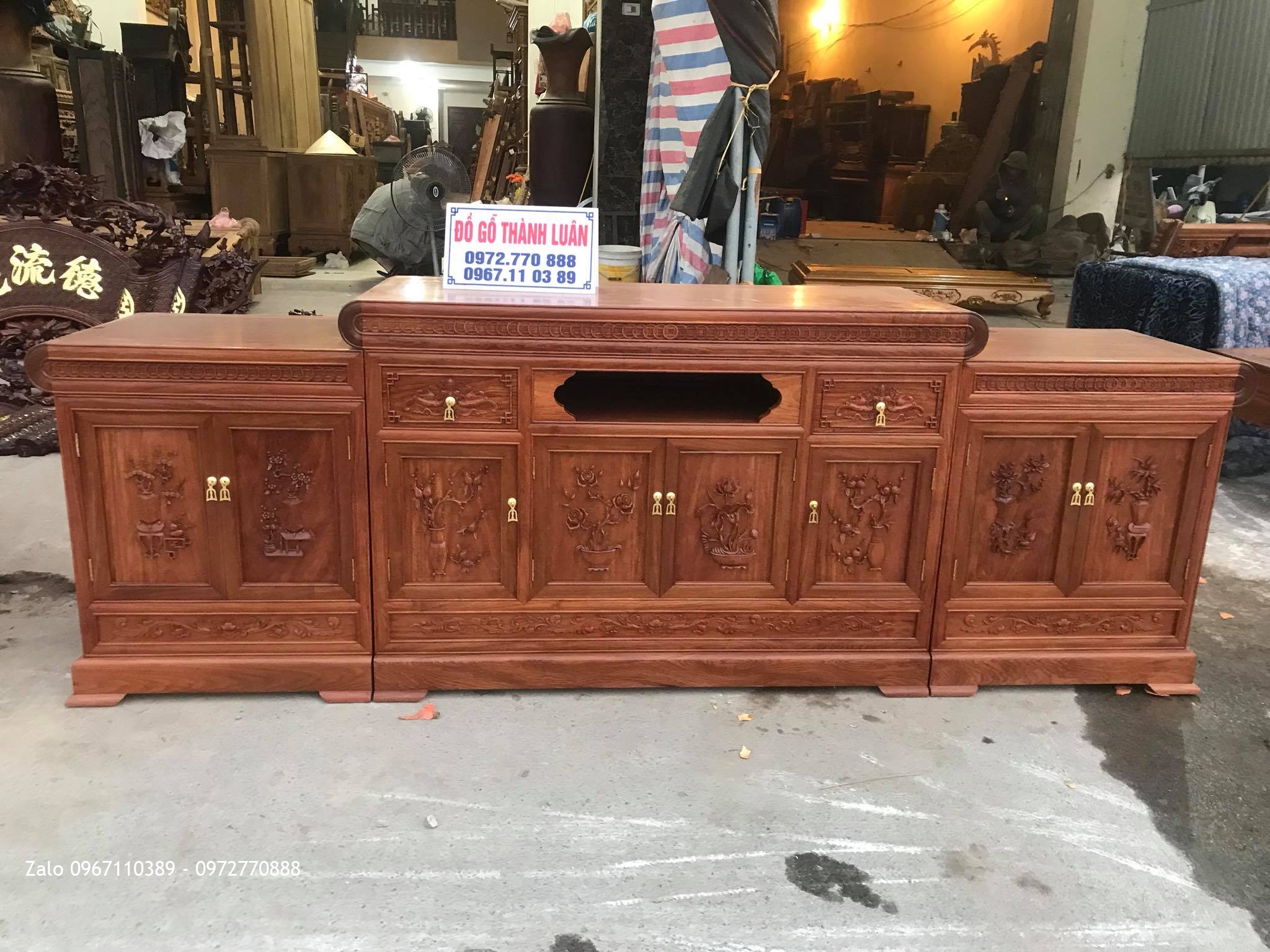 2 Kệ Tivi Kiểu Mõ Gỗ Hương Đỏ Lào VÍP. A Tuân Hà Đông.